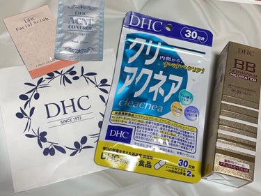 
商品*DHC
          *薬用 BBクリーム GE
          ナチュラルオークル02
         *クリアクネア

友人に進められずっとクッションファンデを使用していますが、