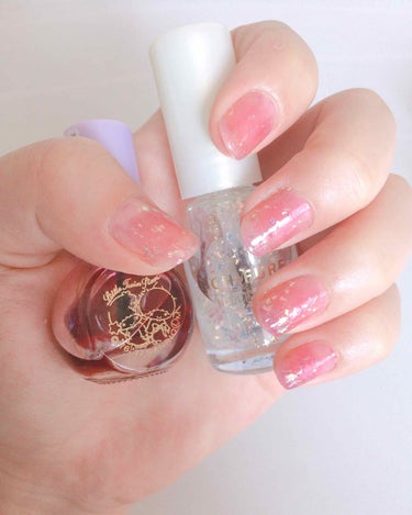 グラデーションにしなくても綺麗にできました💅💕
サンリオ キキララのシロップレッドを薄く二度塗りして、全体にちふれの014番を重ねています。その後に、さらにトップコートを重ねます。

個人的にグラデーシ