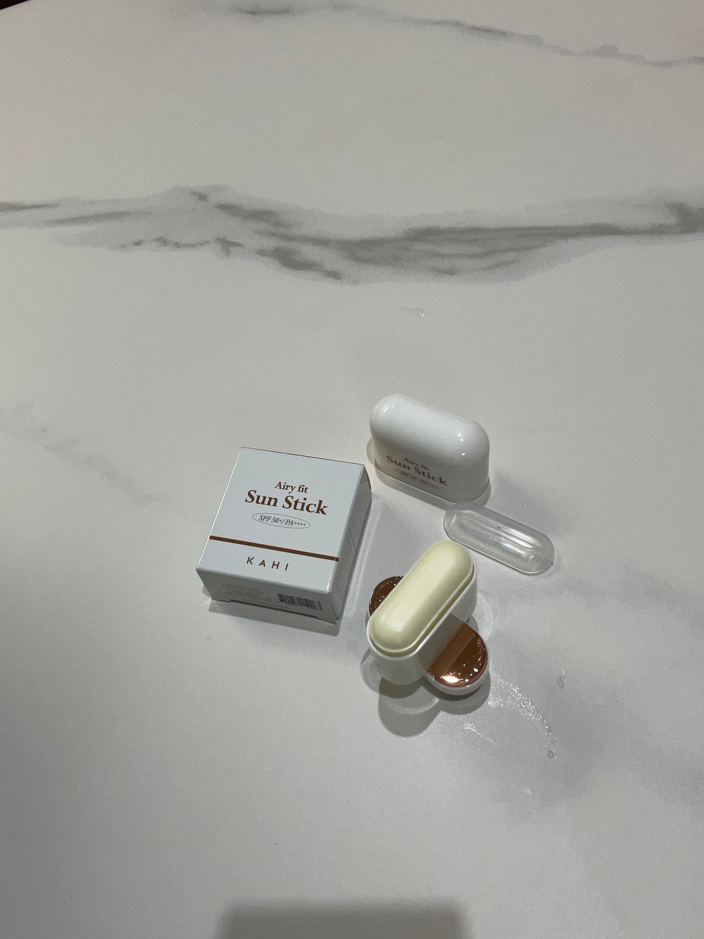 エアリーフィットサンスティック/KAHI/日焼け止めスティックを使ったクチコミ(2枚目)