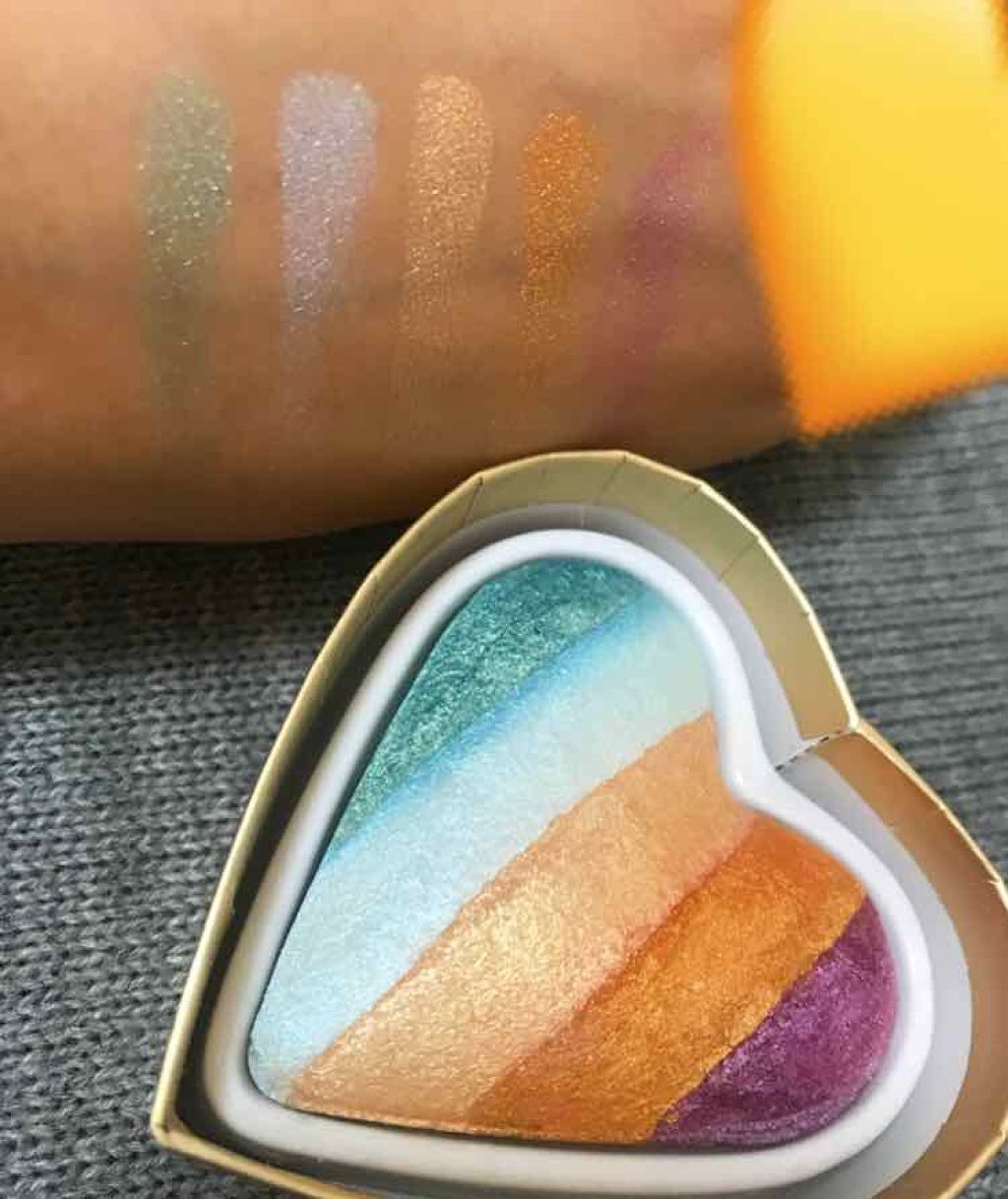 ハートハイライター ユニコーンハート/MAKEUP REVOLUTION/パウダーハイライトを使ったクチコミ(2枚目)