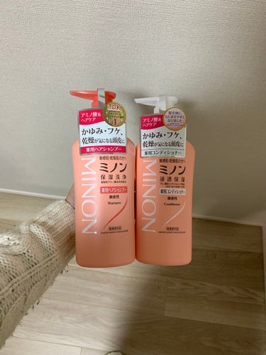 ミノン ミノン薬用ヘアシャンプー／薬用コンディショナーのクチコミ「シャンプーはとろみのある透明のテクスチャー。
コンディショナーはシャンプーよりかためのとろみで.....」（1枚目）