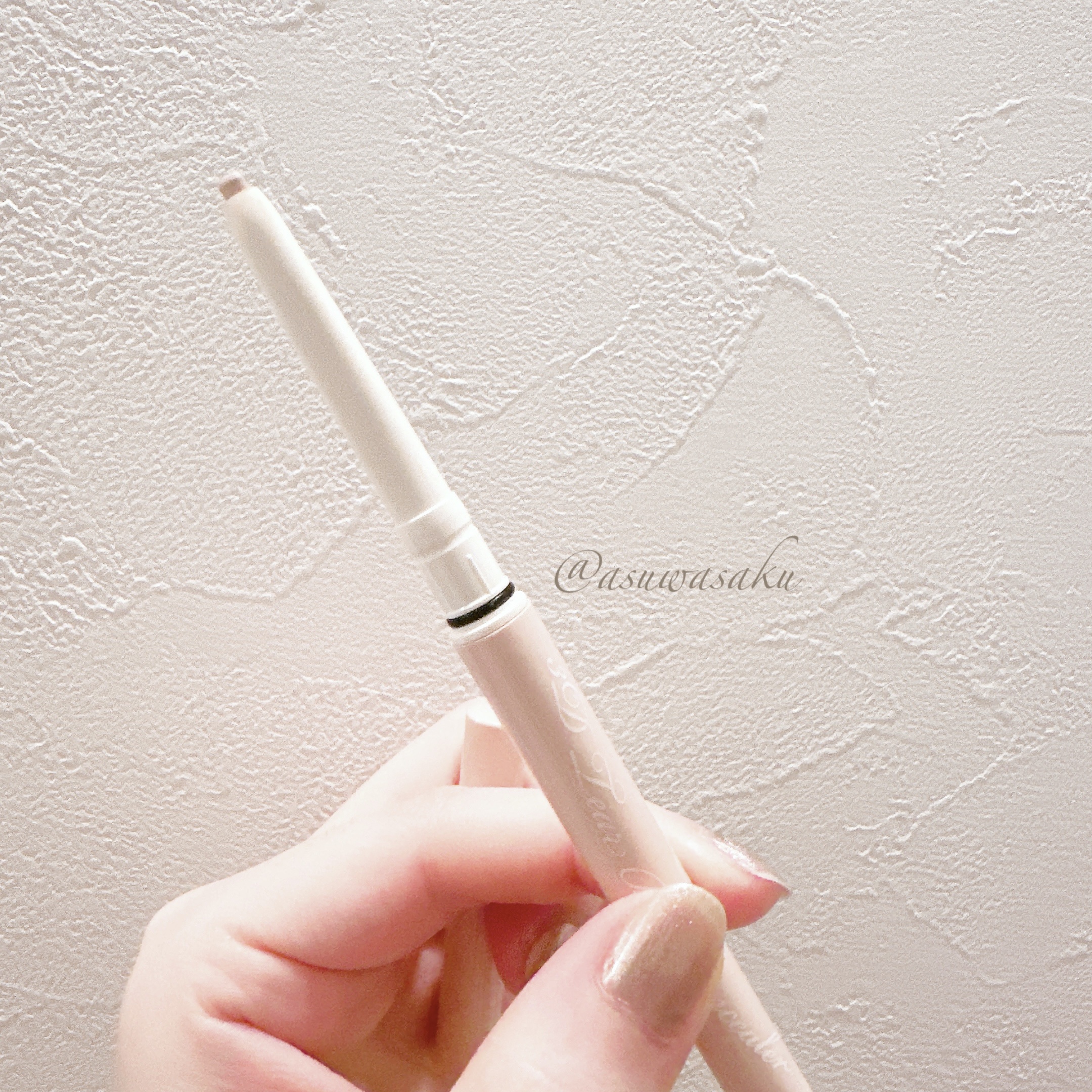 ❁⃘ヒロインメイク

･3D涙袋コンシーラー SPキープ

ヒロインメイク大好きなので、購入してみました!

…うーん、芯が硬くて涙袋にのりにくく個人的には合わなかった> < ՞

アイブロウペンシル並の硬さ ՞ ՞

色味的には明るめのピ