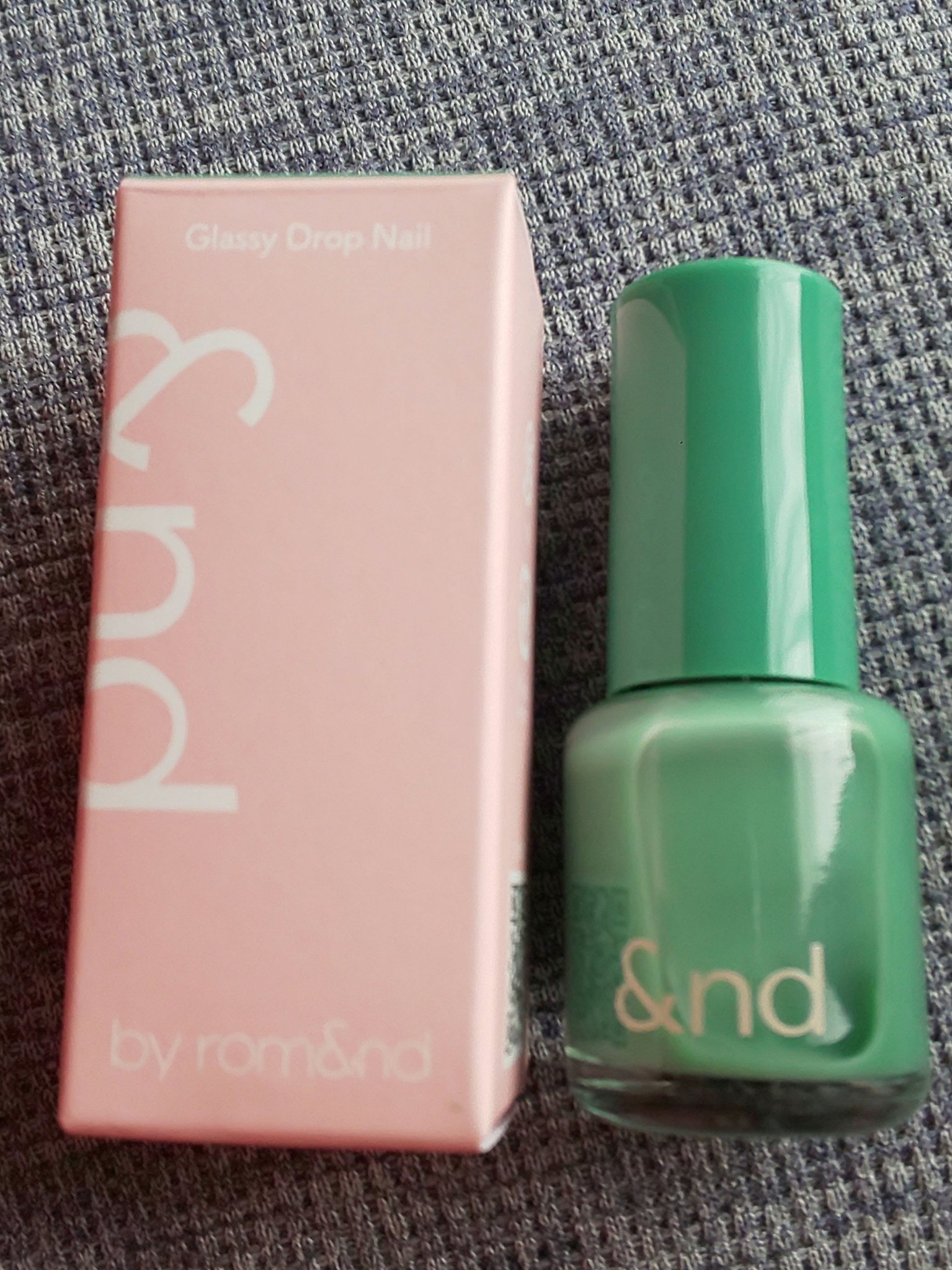 アンドバイロムアンド　グラッシードロップネイル GN01 アボカド/&nd by rom&nd/マニキュアを使ったクチコミ（1枚目）