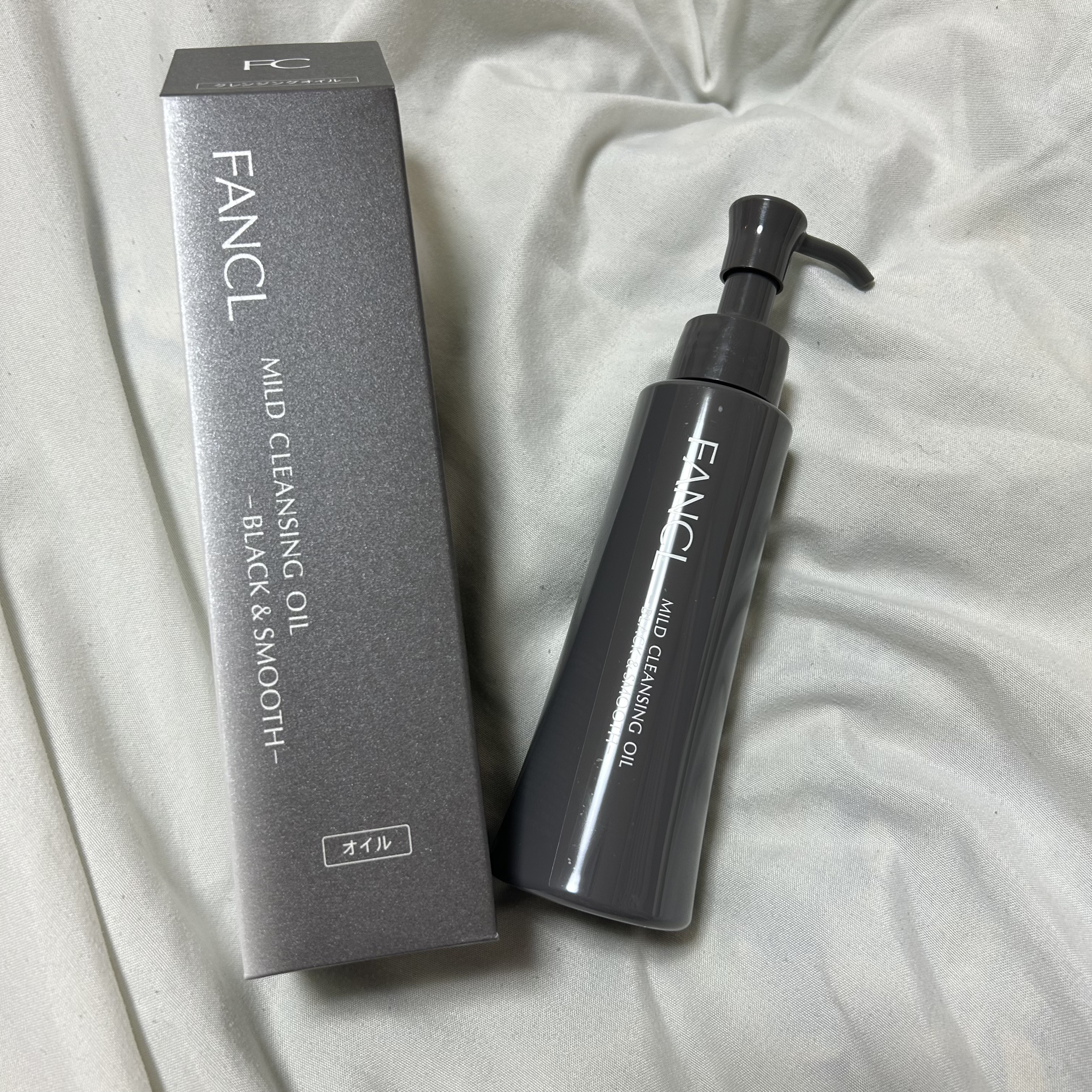 \\念願のマイクレ//

こんにちは🌞
今回はタイトルにもあるように念願の　#ファンケル #マイルドクレンジング オイル〈ブラック＆スムース〉 を購入しました〜⭐️

水色のマイクレも使った事なく、ずっと試してみたくて先延ばしにしてました