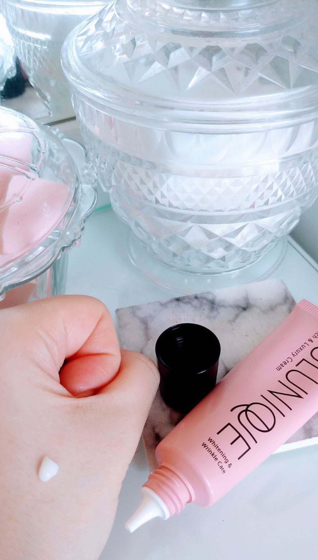 makin on LIPS 「ルルニークナイアシンアミドがデコルテのシワ改善やシミ予防に効果..」(3枚目)