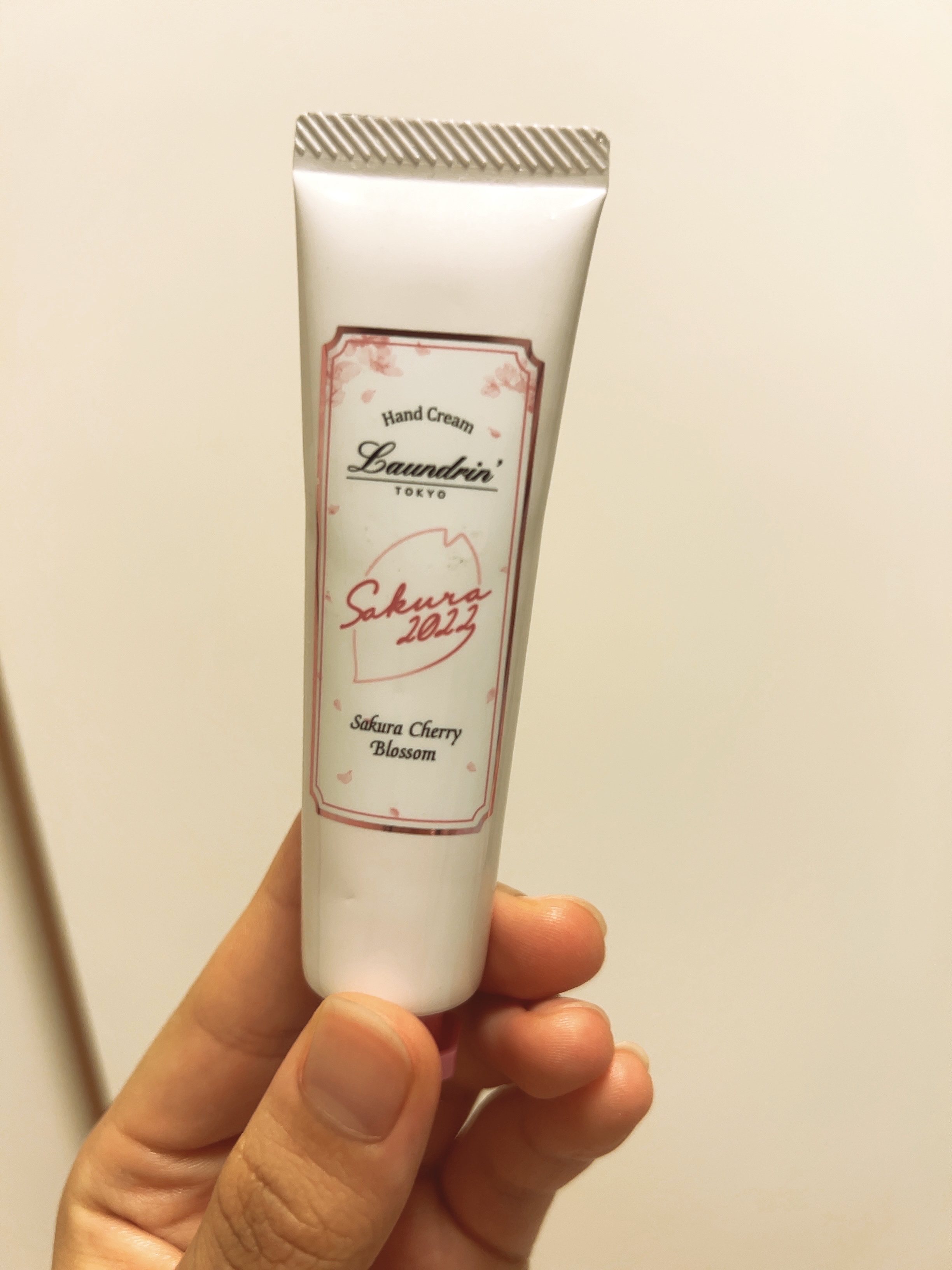 パフュームハンドクリーム サクラチェリーブロッサム2022/ランドリン/ハンドクリームを使ったクチコミ（2枚目）
