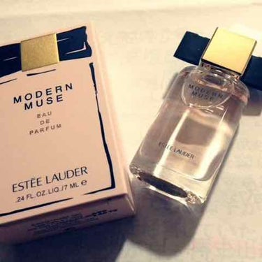 ESTEE LAUDER モダン ミューズ オーデ パフューム スプレィのクチコミ「「モダンミューズ」その名も「現代の女神☀️」
まさに目がさめるような優しくも自立した洗練された.....」（1枚目）