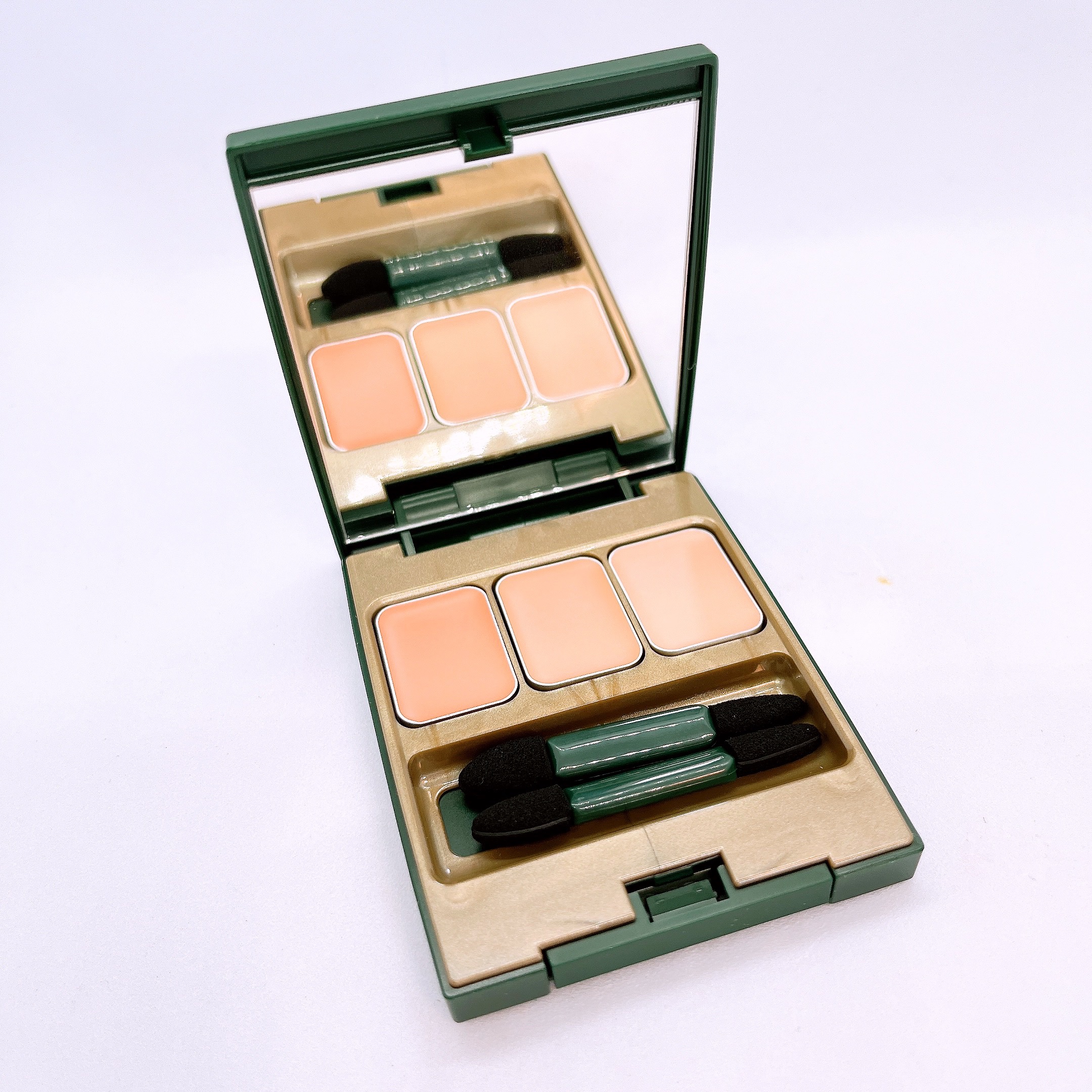 LUWONT ルオント ポイントカバーパレットのクチコミ「LUWONTのポイントカバーパレットを使用しました😊
男性の声をもとに調合したオリジナルカラー.....」（2枚目）