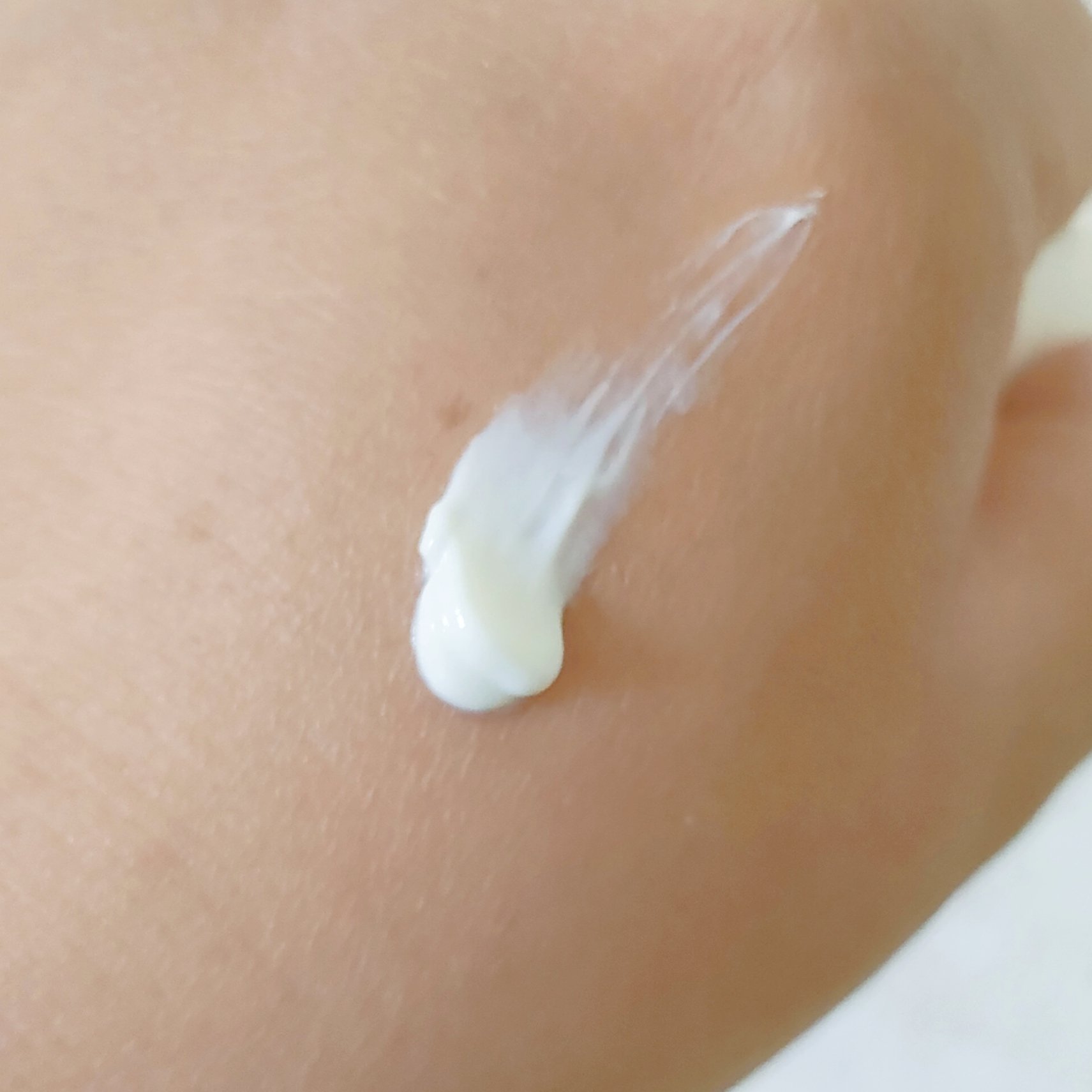 ディセンシア フローレス UVプロテクター/DECENCIA/日焼け止めローションを使ったクチコミ（3枚目）