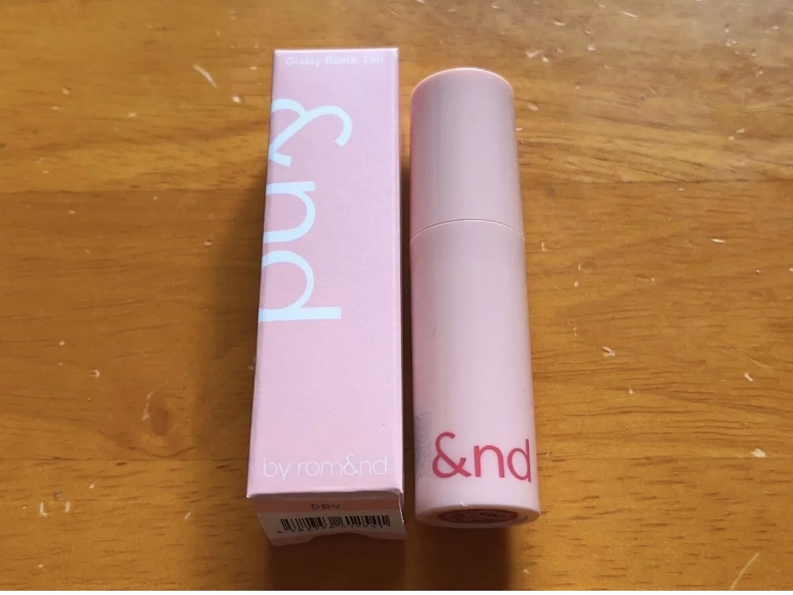 アンドバイロムアンド　グラッシーボムティント PK01 ピンクデアー/&nd by rom&nd/リップティントを使ったクチコミ（2枚目）