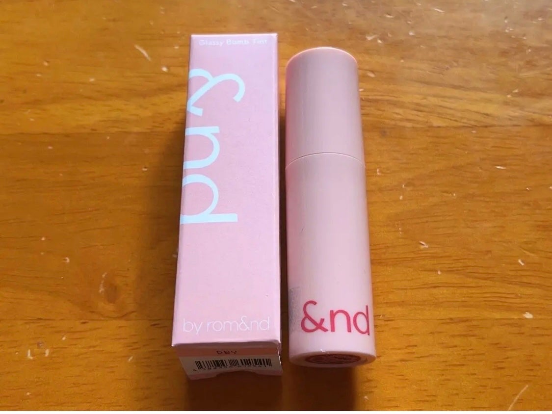 アンドバイロムアンド グラッシーボムティント/&nd by rom&nd/リップティントを使ったクチコミ(2枚目)