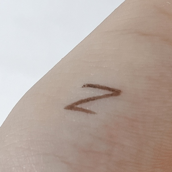 「密着アイライナー」極細クリームペンシル/デジャヴュ/ペンシルアイライナーを使ったクチコミ（2枚目）