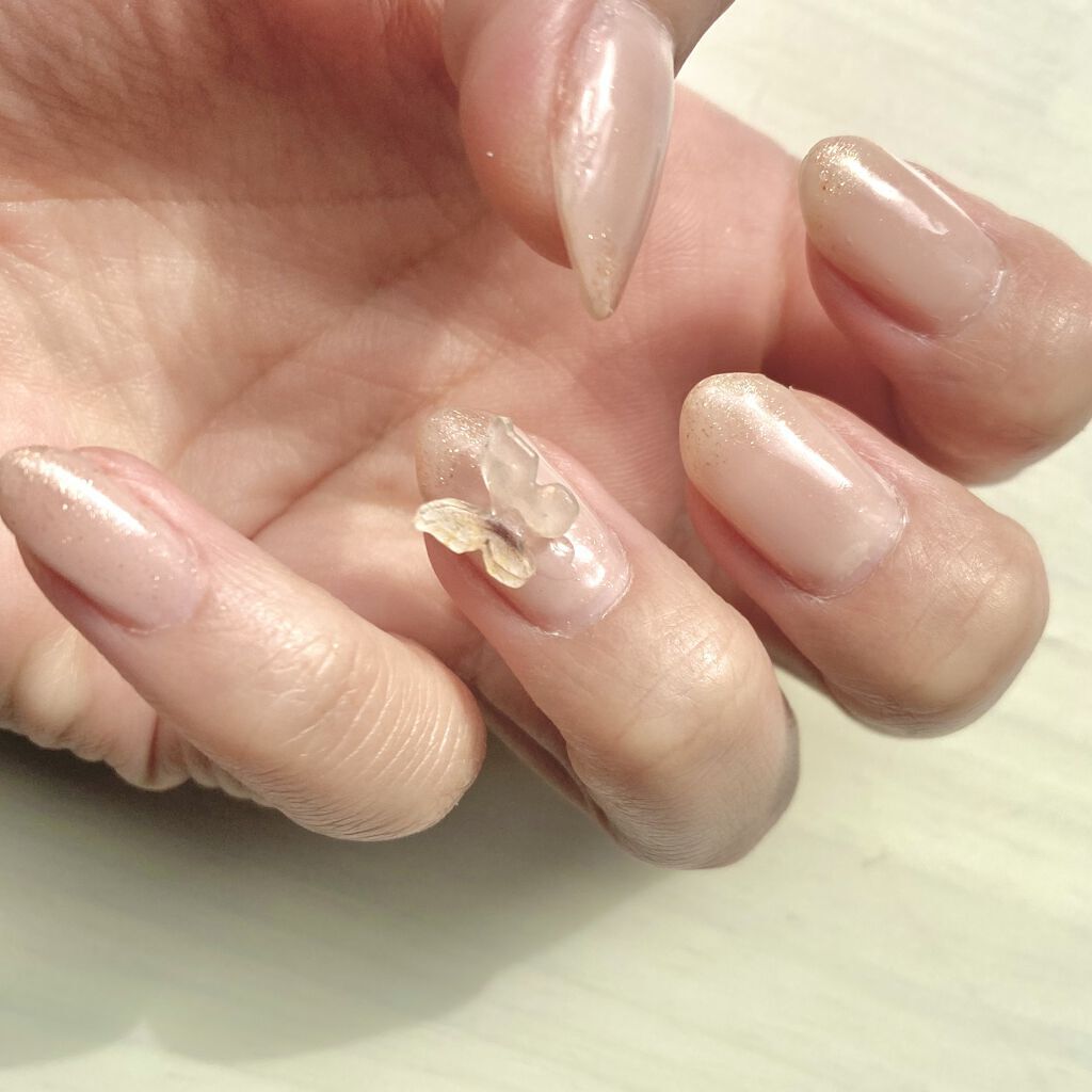 ネイル記録💅

ポリッシュメイン、トップコートだけジェルを使ってバタフライネイルしました🦋

このパーツ本当に可愛い…！

ベースは
①DAISO Somptueux 24 2度塗り
②キャンメイク カラフルネイルズN29 ミルクシロッ