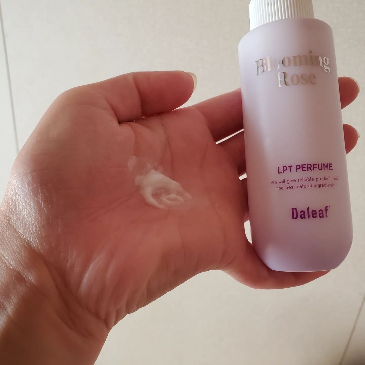 パフュームヘアパックインミスト Pink Breeze/Daleaf/アウトバストリートメントを使ったクチコミ(3枚目)