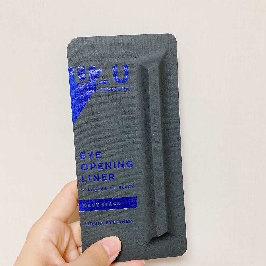 7 SHADES OF BLACK/UZU BY FLOWFUSHI/リキッドアイライナーを使ったクチコミ(5枚目)