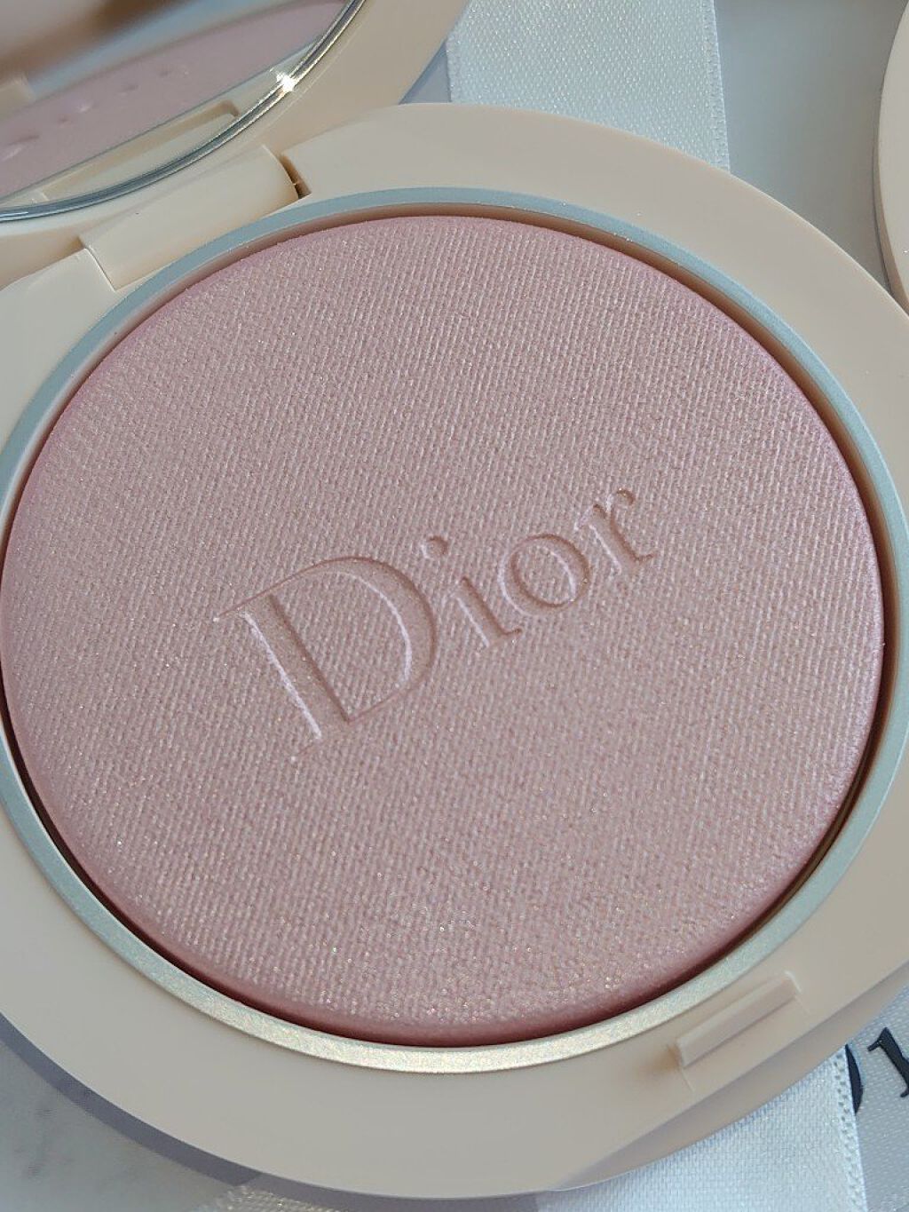 ディオールスキン フォーエヴァー クチュール ルミナイザー/Dior/プレストパウダーを使ったクチコミ（3枚目）