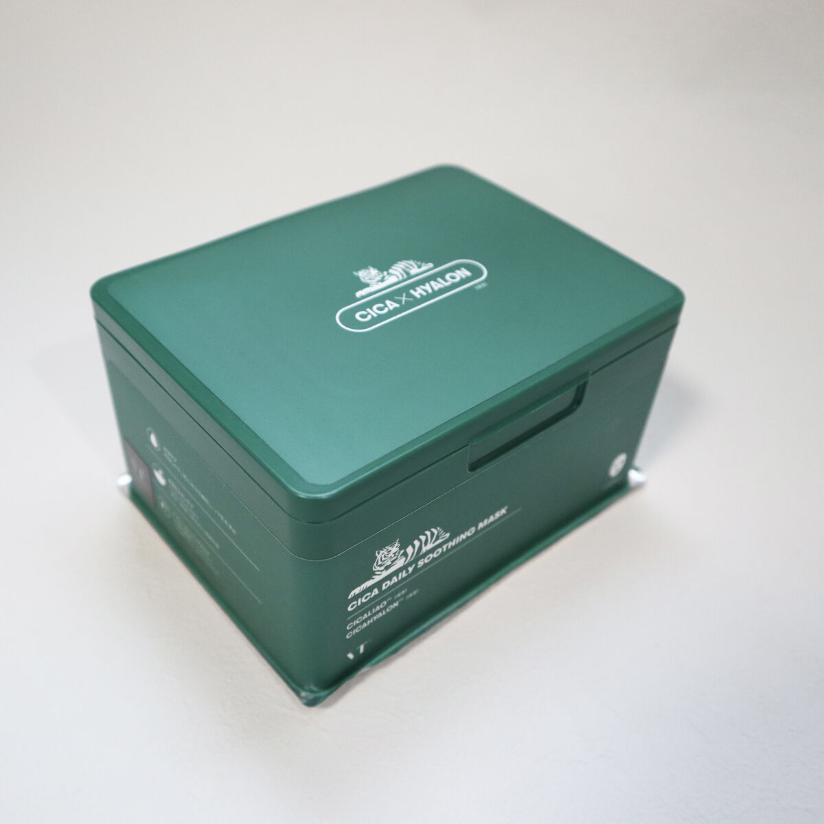 VT　CICA デイリースージングマスク30枚
YouTubeなどで見かけることが多く気になっていた
こちらのマスクシート。

どろっとしたテクスチャーのパックは
少々苦手なのがあったのですが
こちらのパックは化粧水が含んだような
軽めのテ