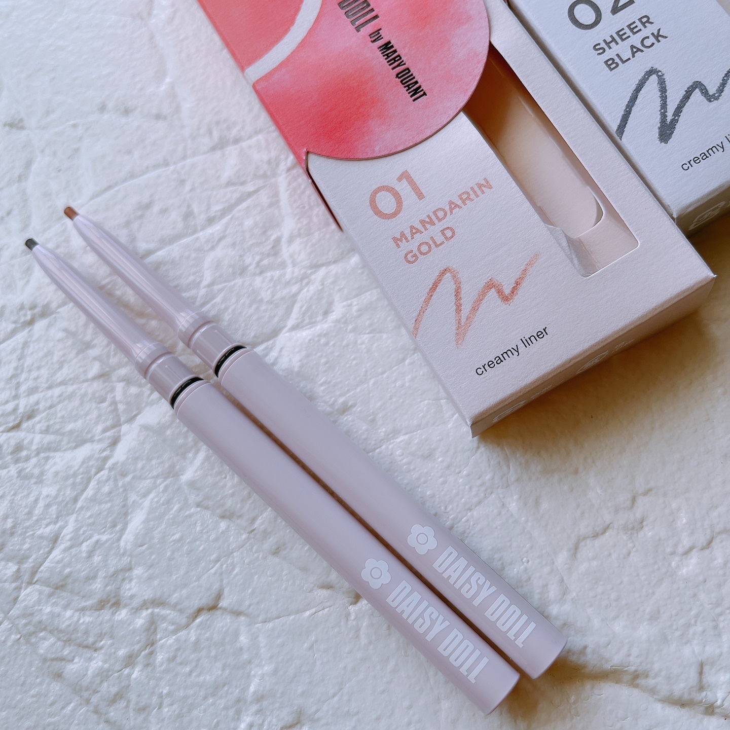 デイジードール クリーミーライナー 01 マンダリンゴールド 〈パールタイプ〉/DAISY DOLL by MARY QUANT/ペンシルアイライナーを使ったクチコミ（3枚目）