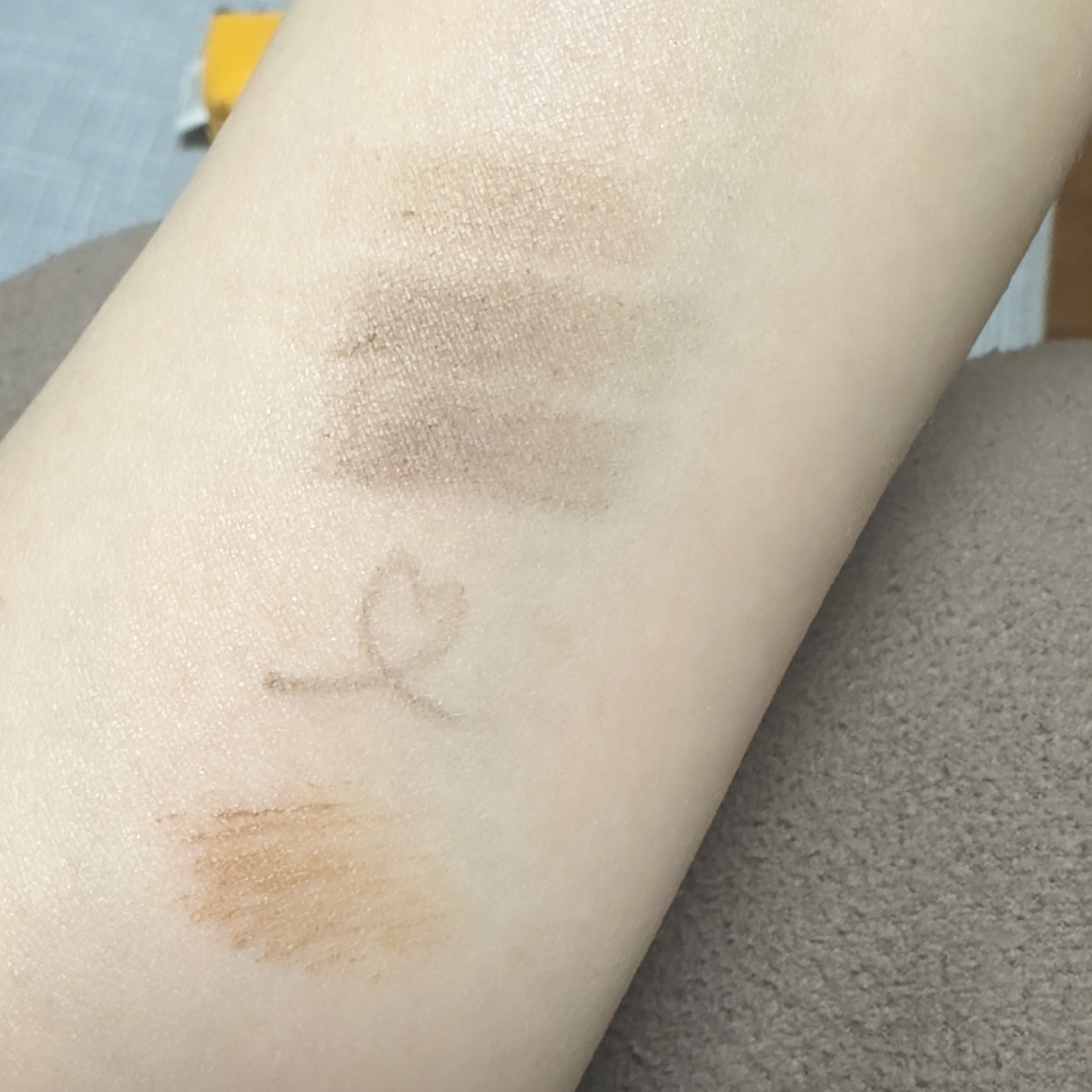 

どれも好きな商品だけど気になるアイブロウを一式を買ってしまったので一旦お休み。



⚫︎キャンメイク アイブロウパウダー 03オリーブ
元々KATEをリピ使用してました。
気になって購入したところ普通に使えました。でも次も買うかと聞か