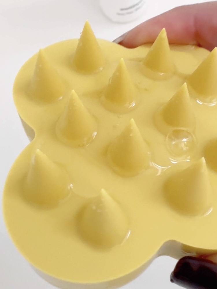 uka scalp brush kenzan medium uka store gentei tokyo yellow/uka/スカルプブラシを使ったクチコミ（3枚目）