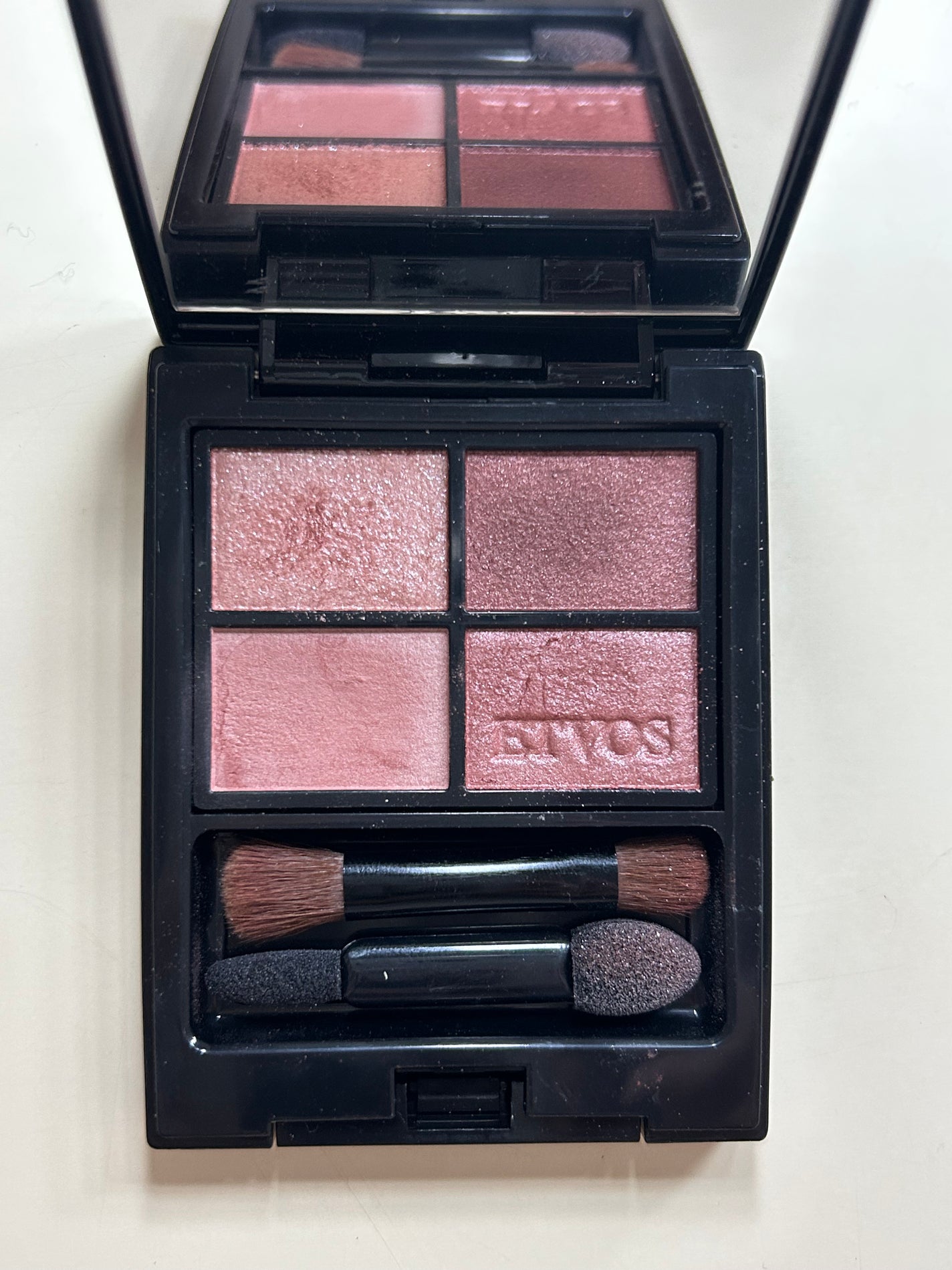 ミネラルクラッシィシャドー/エトヴォス/アイシャドウパレットを使ったクチコミ(2枚目)