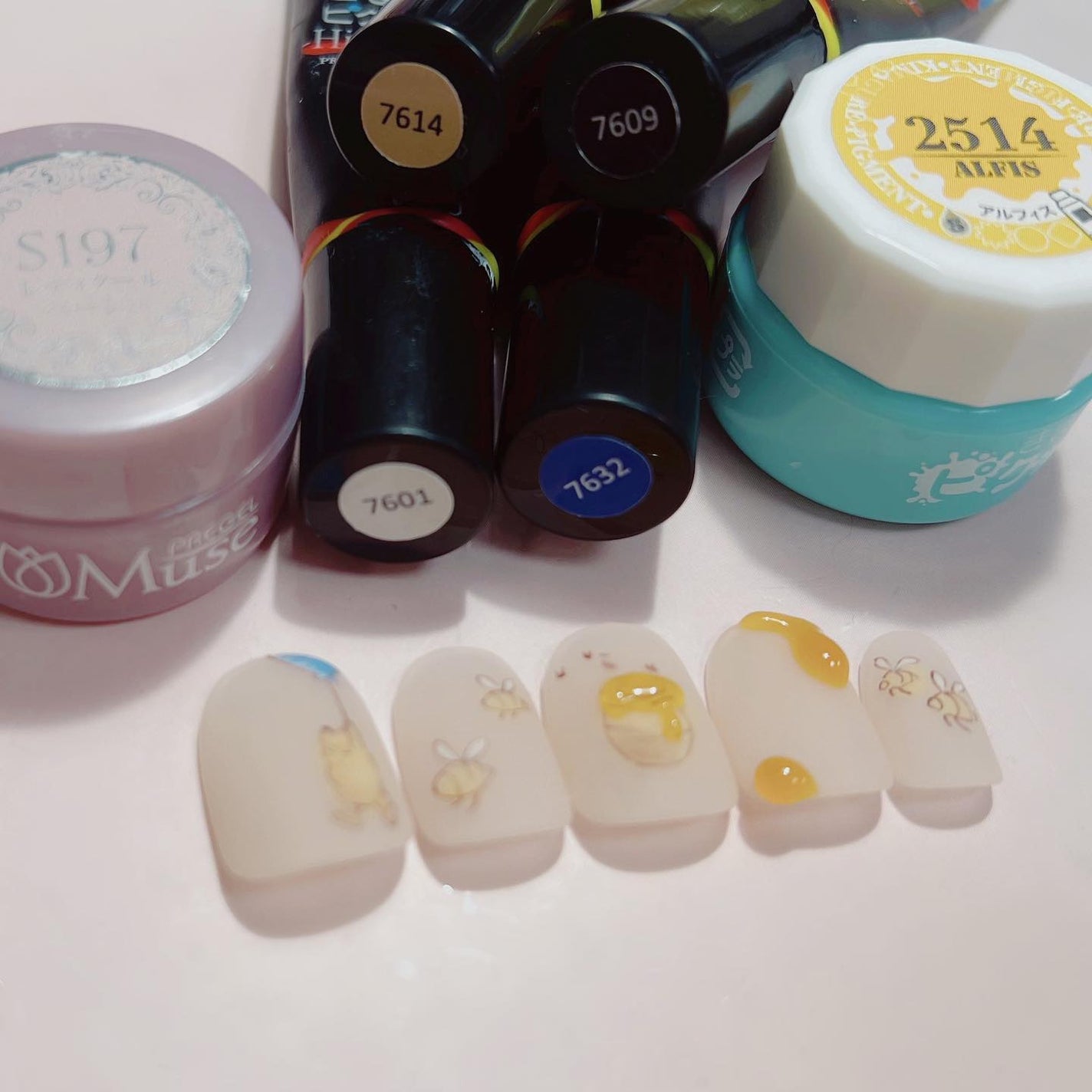 なかやまちえこ on LIPS 「Classic🍯365日ネイル246日め⠀⠀#nail#nai..」(3枚目)