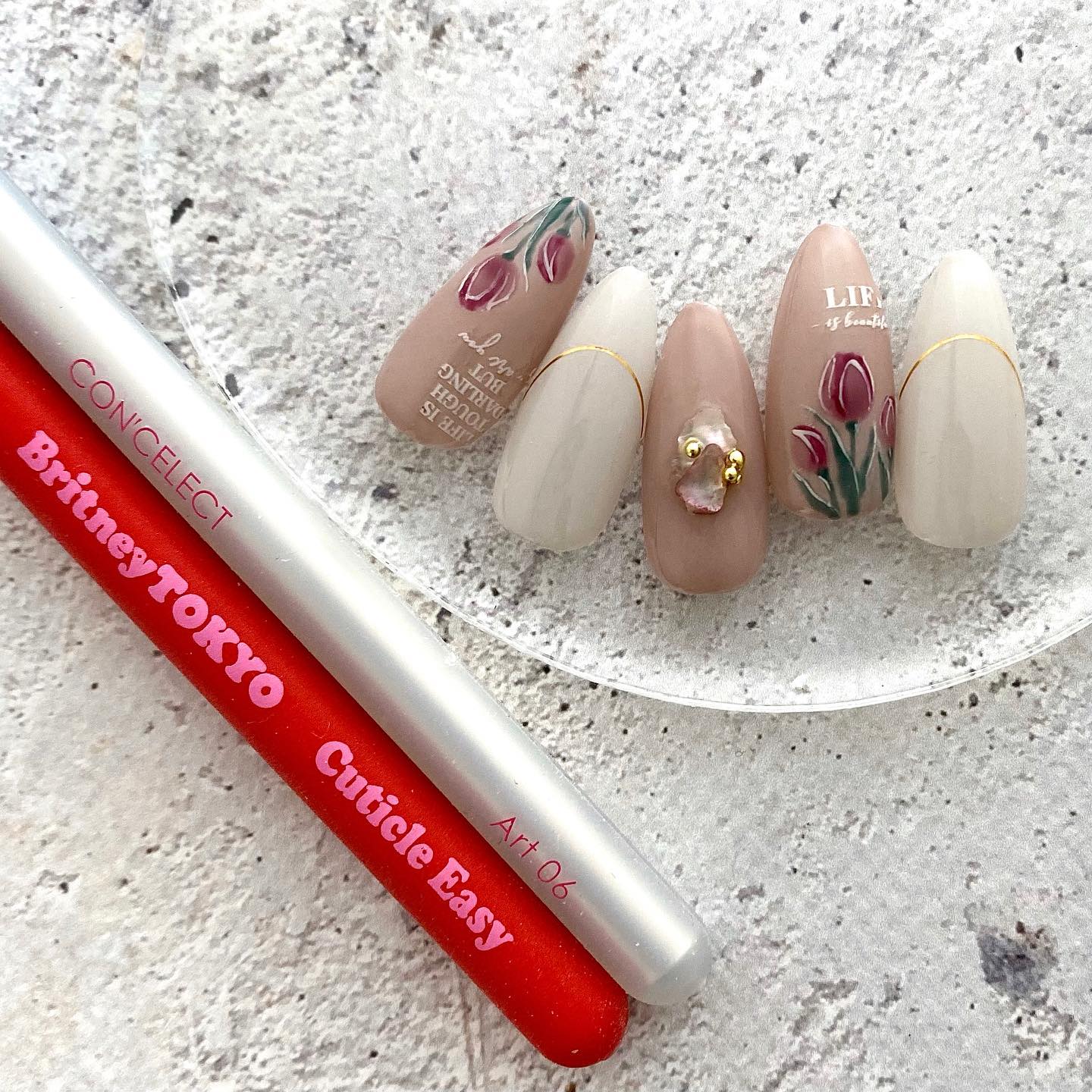 #チューリップネイル,#フラワーネイル,#シェルネイル,#英字ネイル,#手描きネイル,#春ネイル,#ブリオンネイル,#フレンチネイルのネイルデザイン