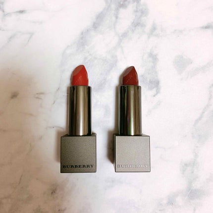 Burberry Beauty リップベルベットのクチコミ「好き
Burberryのコスメが発売になってすぐに購入したぶどう色リップ🍇と赤リップ
43.....」(1枚目)
