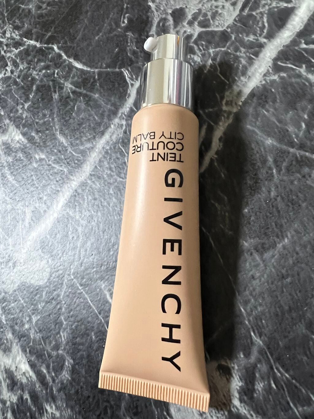 タン・クチュール・シティ・バーム/GIVENCHY/リキッドファンデーションを使ったクチコミ(2枚目)