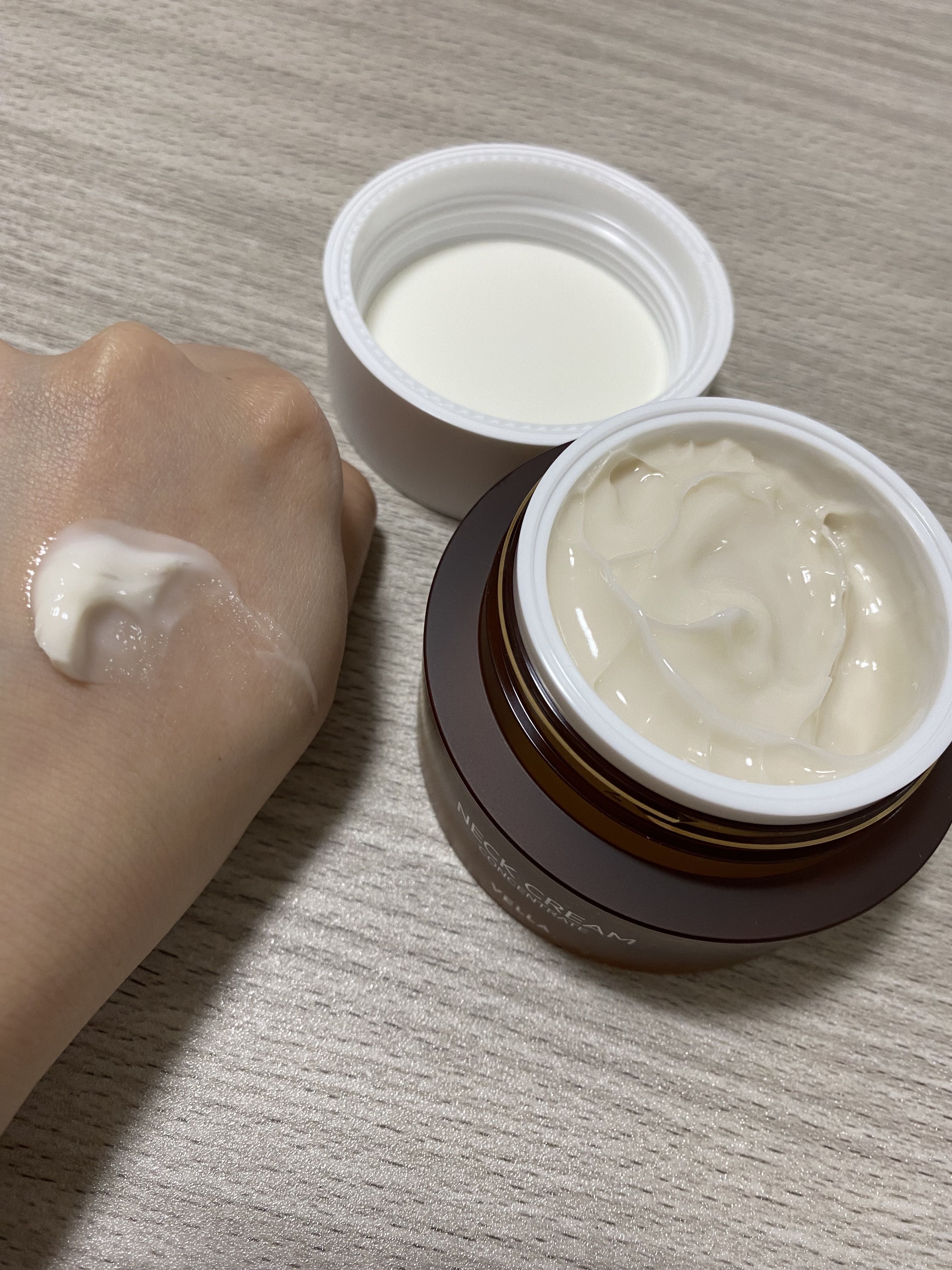 ベラ アルティメットエージ ネッククリーム/VELLA/フェイスクリームを使ったクチコミ（2枚目）