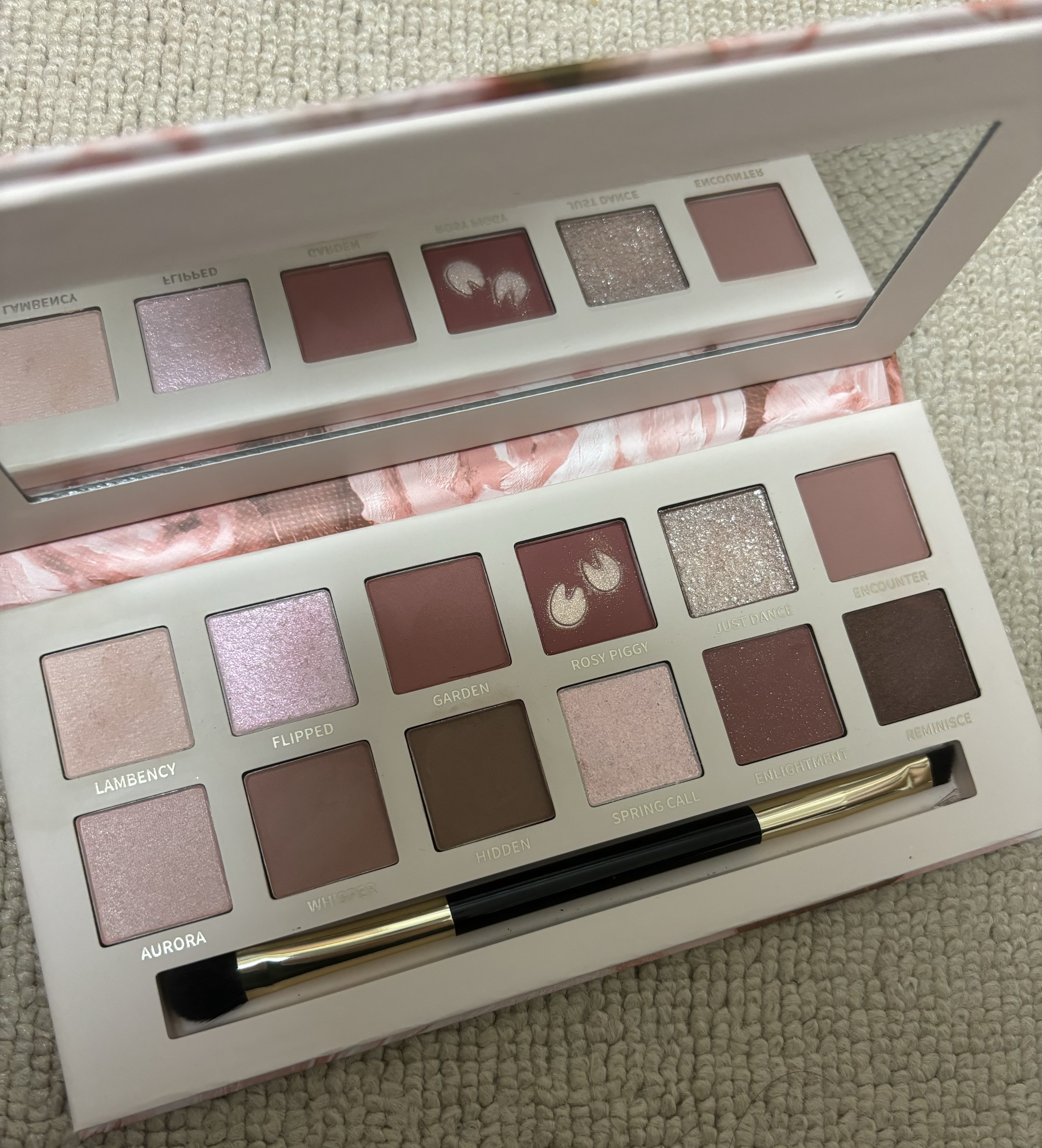 エクスプローラ12色 動物アイシャドウパレット/PERFECT DIARY/アイシャドウパレットを使ったクチコミ（2枚目）