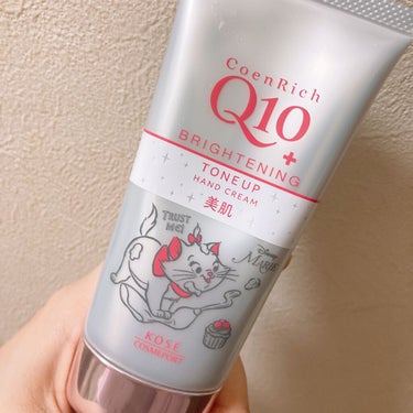 パケ買いです🐈‍⬛

Q10は以前も使ったことありますが、このシリーズは初めてです♡

今だけマリーのパッケージで持ち歩いてて可愛いなあって思って買っちゃいました🥰

トーンアップとかいてありますが、正