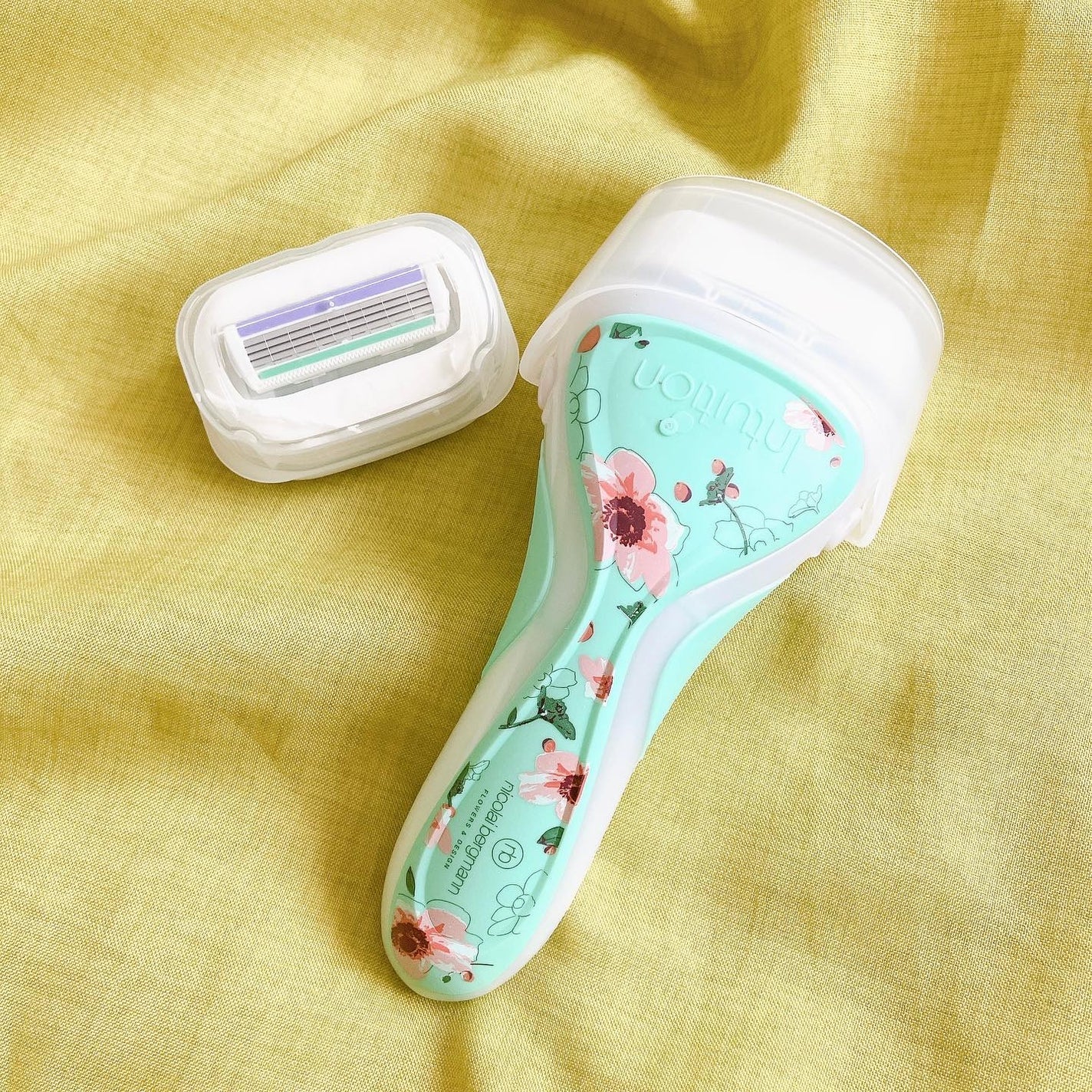 イントゥイション 敏感肌用 ホルダー (刃付き)+替刃1コ/イントゥイション/シェーバーを使ったクチコミ(7枚目)