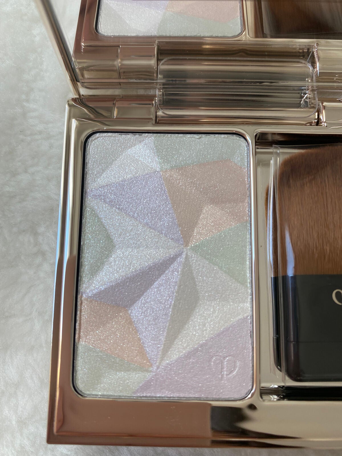 クレ・ド・ポー ボーテ レオスールデクラ/クレ・ド・ポー ボーテ/パウダーハイライトを使ったクチコミ(2枚目)