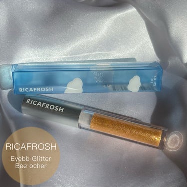【RICAFROSH アイビービーグリッター 01ビーオーカー】

古川優香さんプロデュースの
RICAFROSHから出ている
超可愛いグリッター✨

ピンポイントで乗せられる
細いブラシが使いやすい！