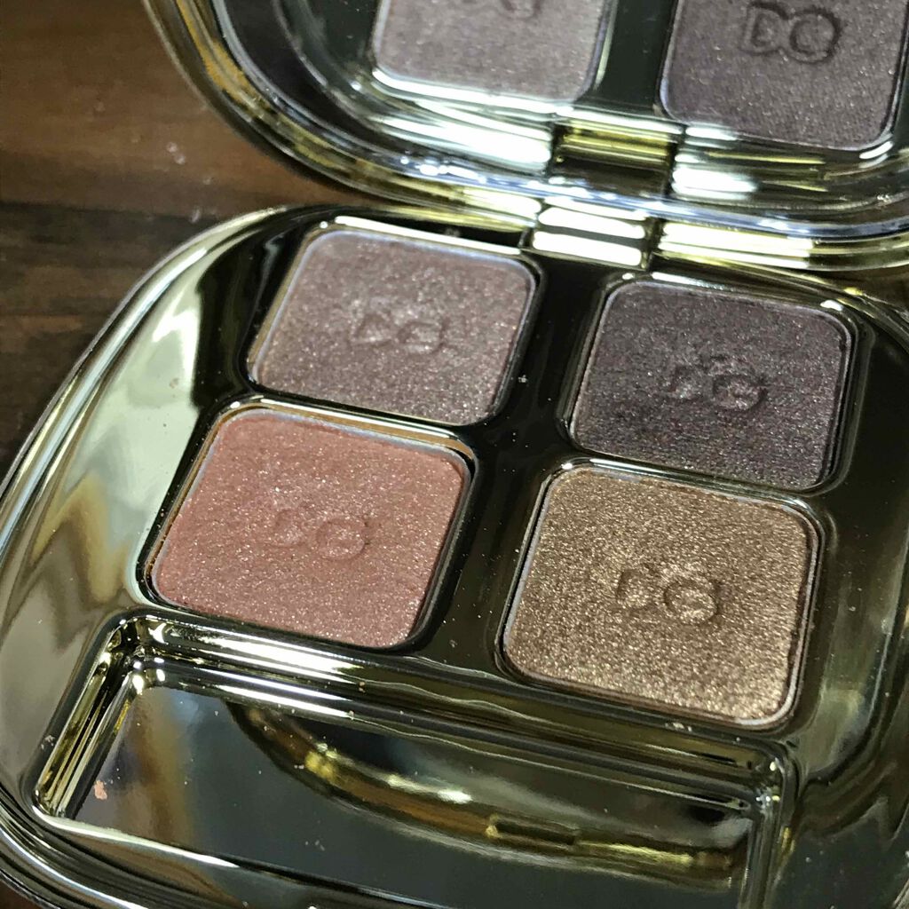 すあま on LIPS 「ドルガバアイシャドウ。発色がお上品で大人可愛くしあがるところが..」(1枚目)