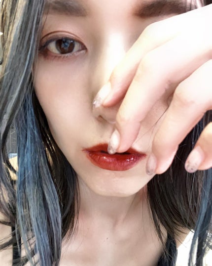 ひーちゃん on LIPS 「つやんつやんなうる艶ティント♡まるでガラス玉のような光沢感🫧メ..」(10枚目)