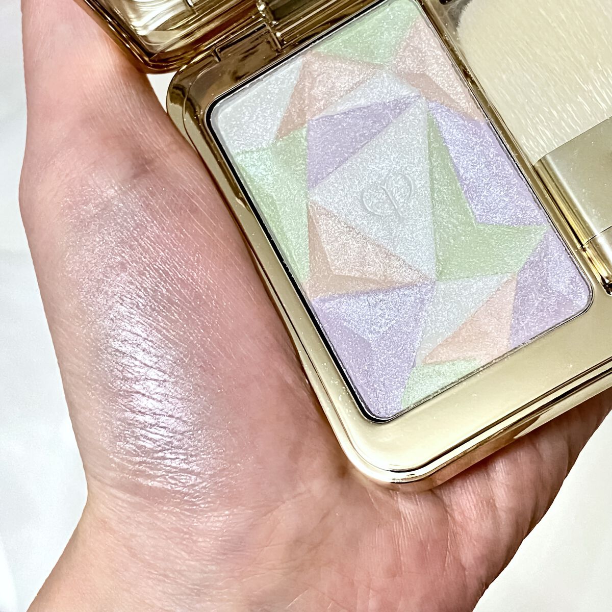 ル・レオスールデクラ /クレ・ド・ポー ボーテ/パウダーハイライトを使ったクチコミ(2枚目)