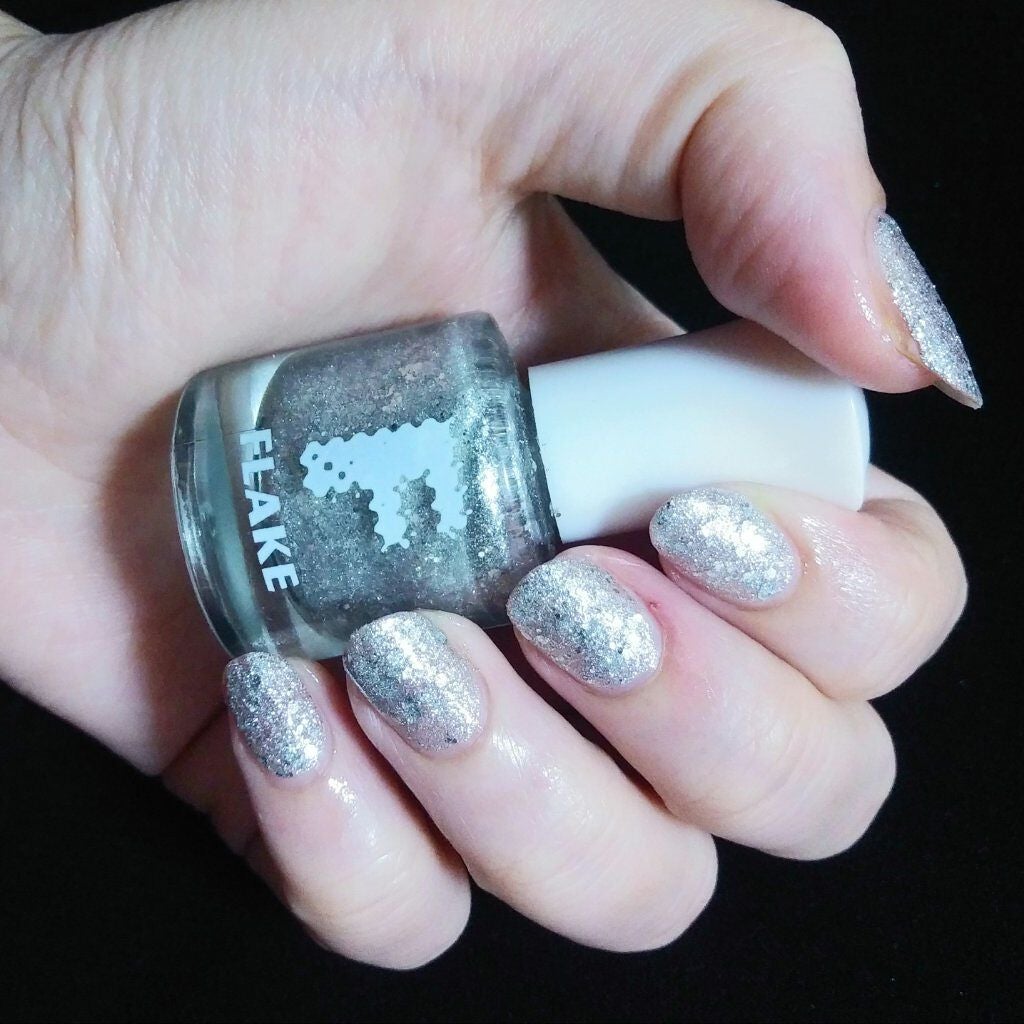 AT フレーク ネイル グリッター/Art Collection/マニキュアを使ったクチコミ(5枚目)