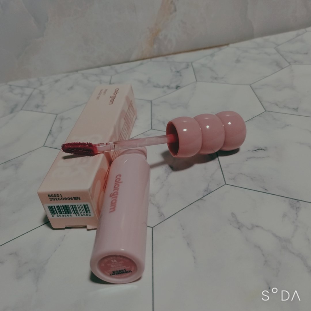 Colorglamカラーグラム

タンフルグラスティント

長時間持続する極上のツヤと発色感を叶えるティント。

14.SULKYLYCHEE
柔らかいライチの果肉のようなデイリーに使いやすい
ソフトピンクカラー。

みずみずしい使用感で、