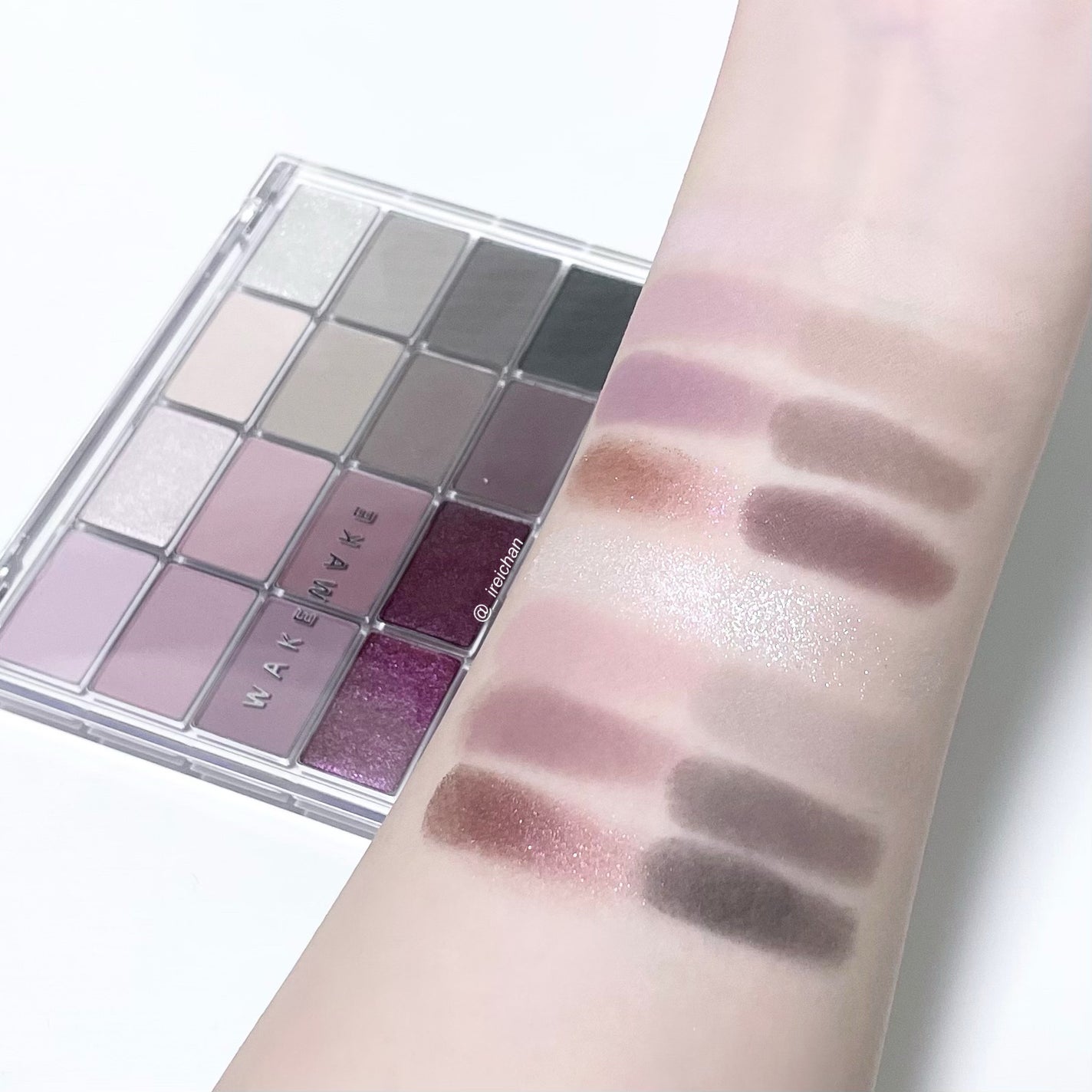 ソフトブラーリングアイパレット/wakemake/アイシャドウパレットを使ったクチコミ(4枚目)