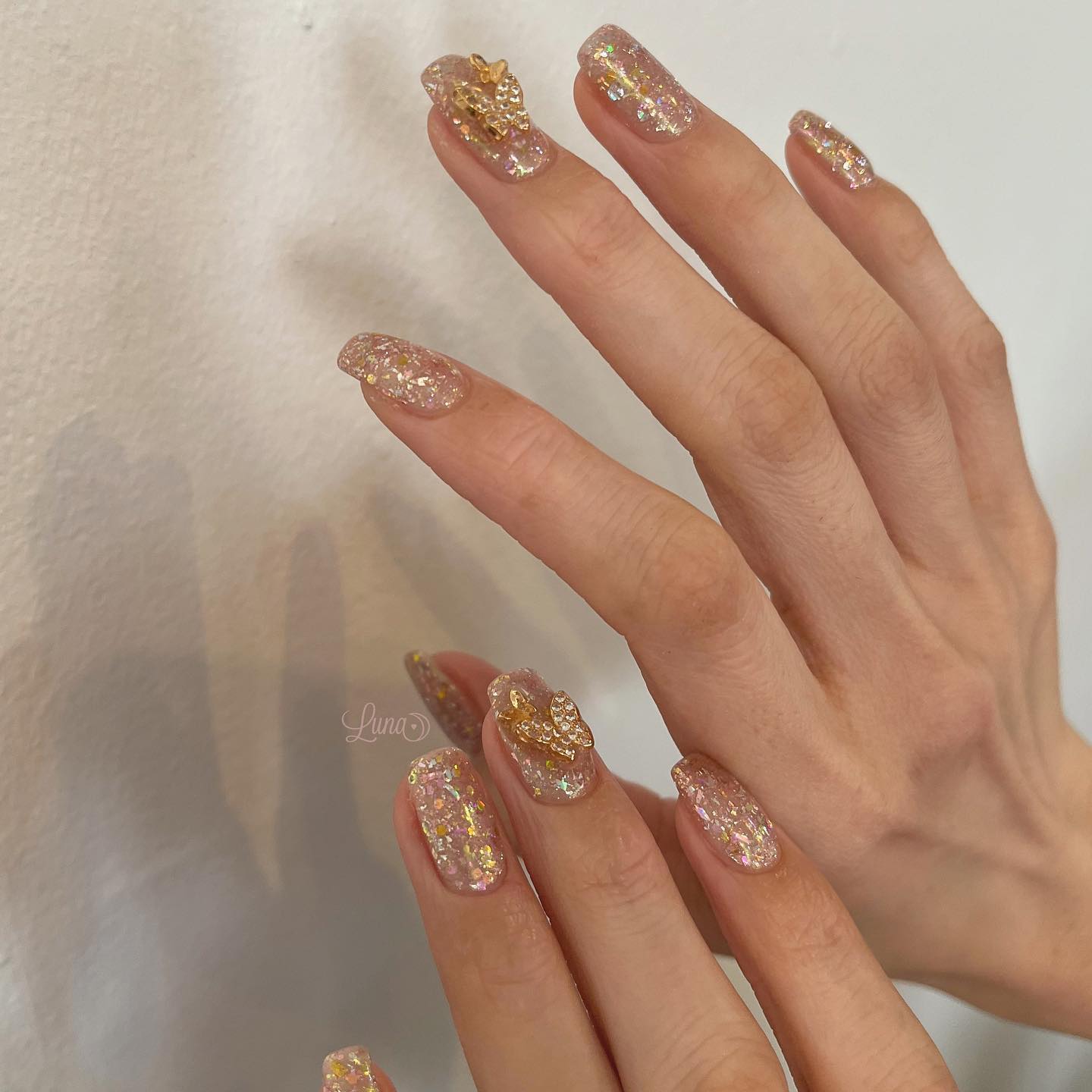 #ジェルネイル,#ワンカラーネイル,#ニュアンスネイル,#うるうるネイル,#ちゅるんネイル,#シンプルネイル,#パーツネイル,#透け感ネイル,#クリアネイル,#ぷっくりネイル,#ちぐはぐネイル,#韓国ネイル,#きらきらネイル,#うるつやネイル,#フレンチガーリーネイル,#ベージュネイル,#蝶々ネイル,#ラメグラネイルのネイルデザイン