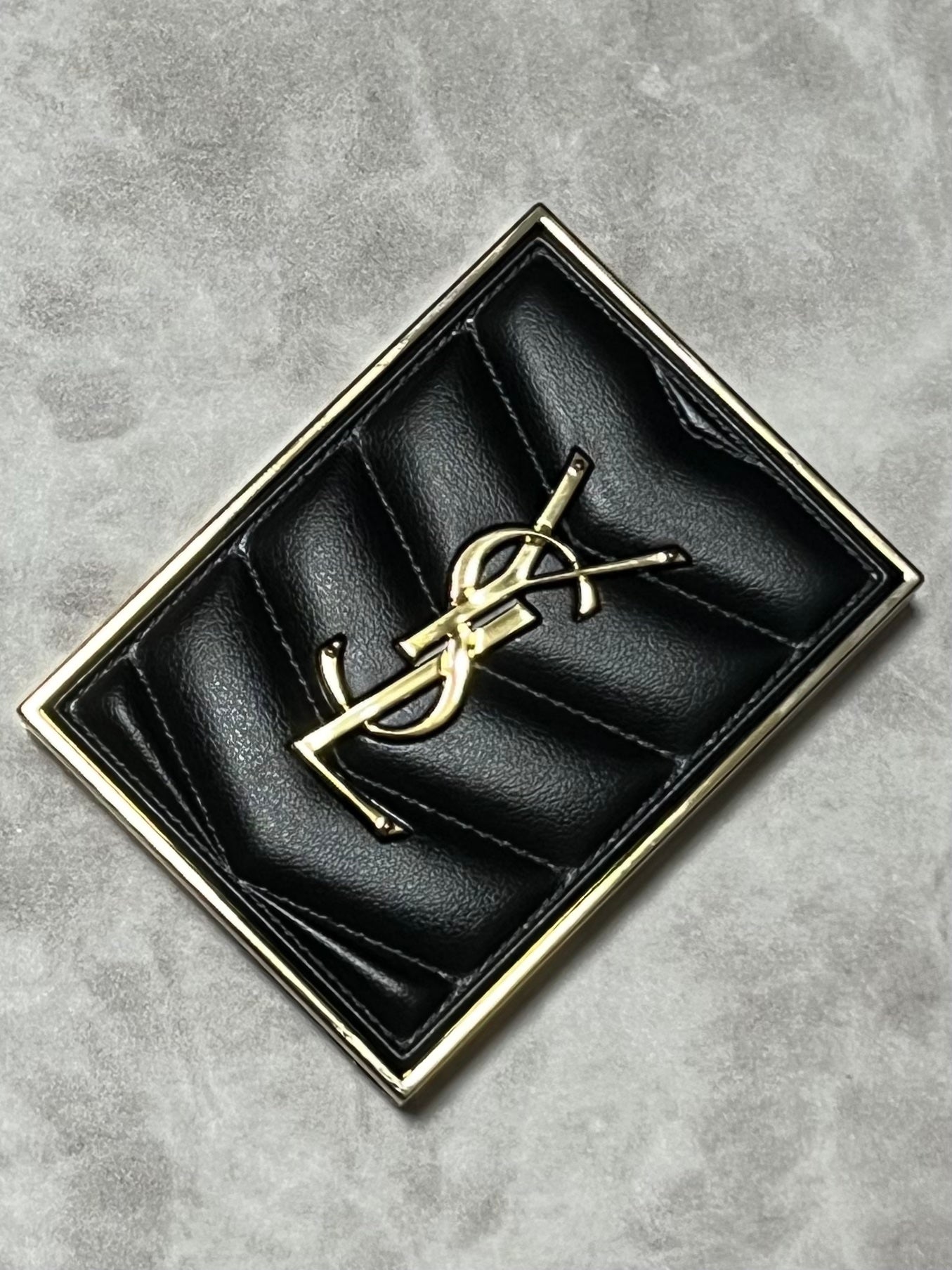 し・ほみん on LIPS 「再販を求ム!✨YSLクチュールミニクラッチの凄さ!人生で初めて..」(2枚目)