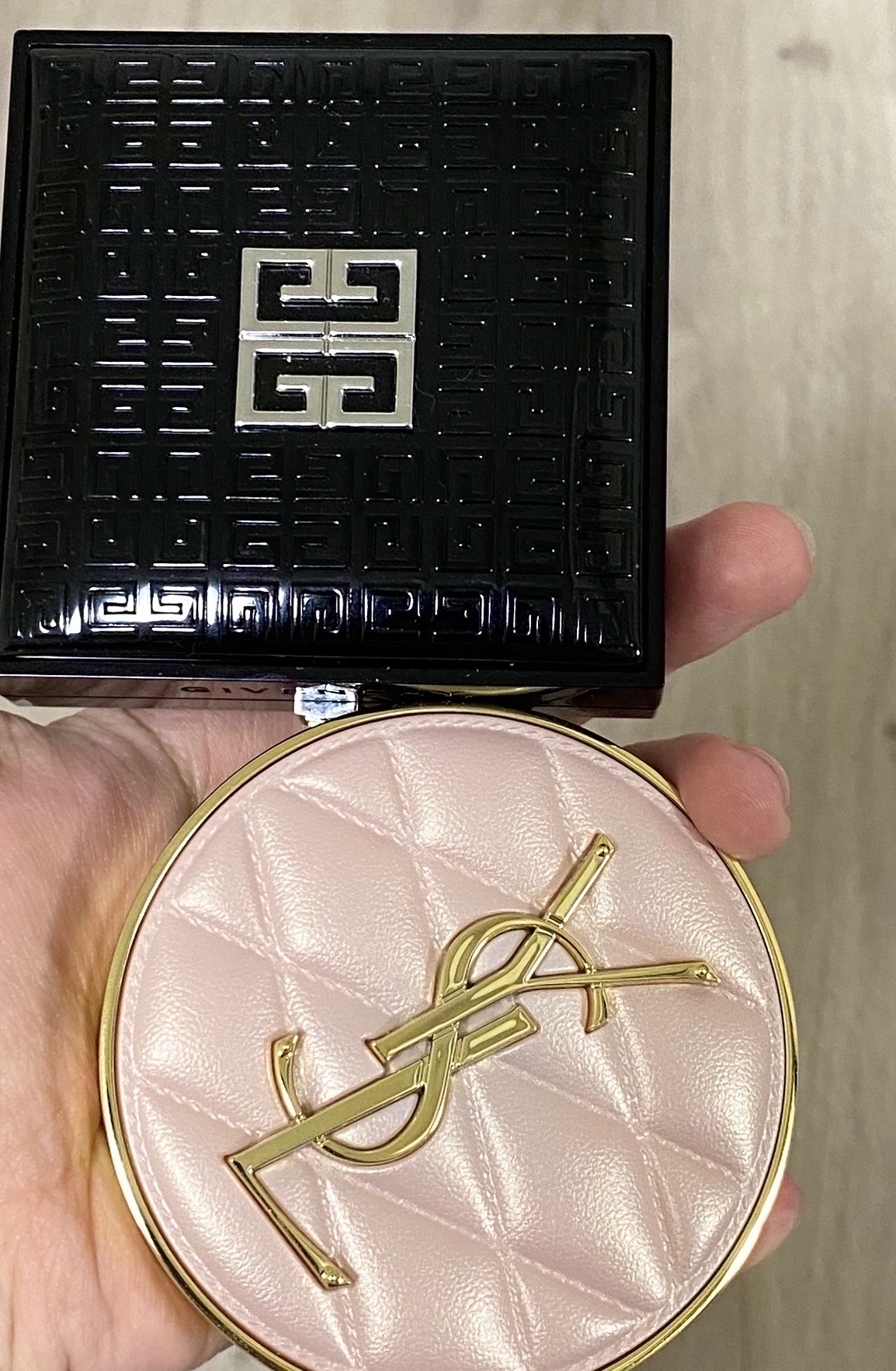 ラディアント タッチ グロウパクト/YVES SAINT LAURENT BEAUTE/クッションファンデーションを使ったクチコミ（1枚目）