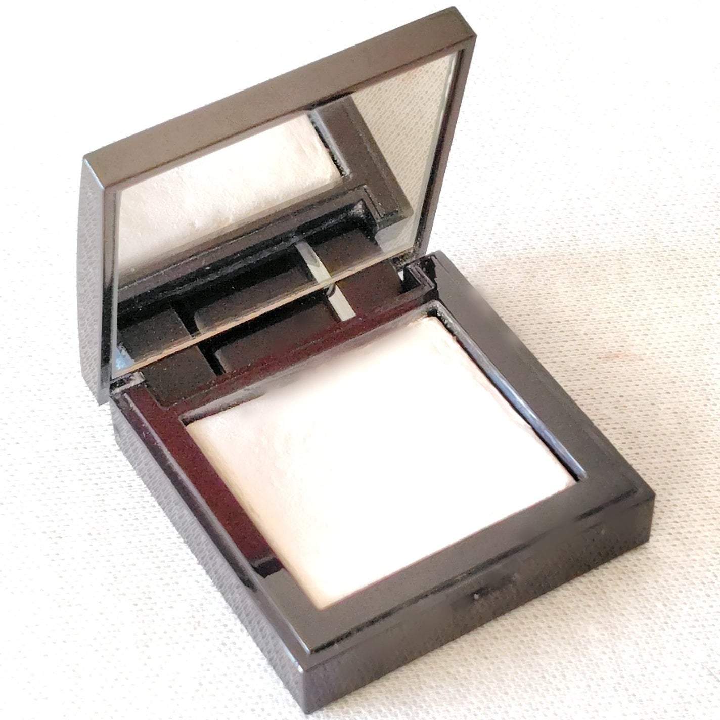 シークレット ブラーリング パウダー フォー アンダー アイズ/ローラ メルシエ/プレストパウダーを使ったクチコミ(6枚目)