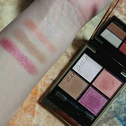 シグニチャー カラー アイズ 120 冬薔薇 -FUYUSOUBI/SUQQU/アイシャドウパレットを使ったクチコミ(3枚目)