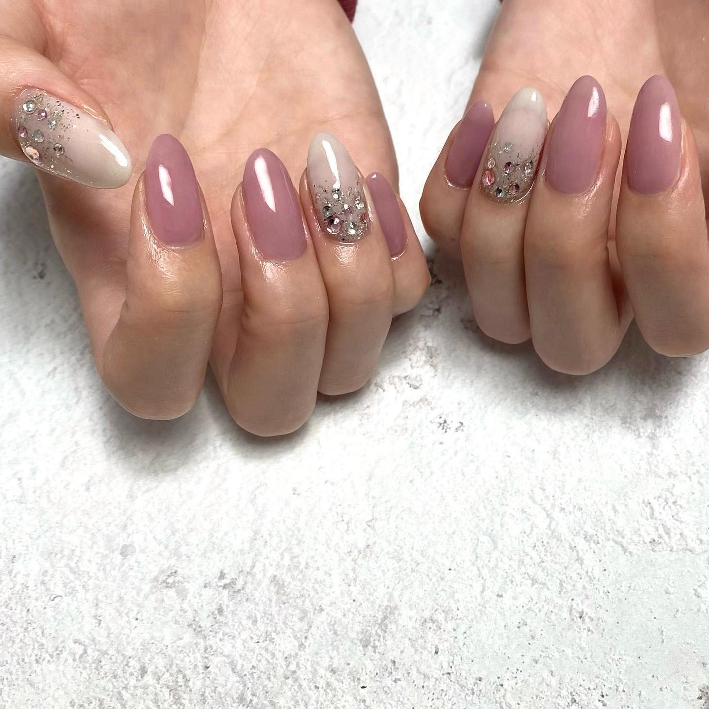 naomi on LIPS 「お持ち込みnail🤲グリッターとラインストーンでキラキラ😊✨..」(1枚目)