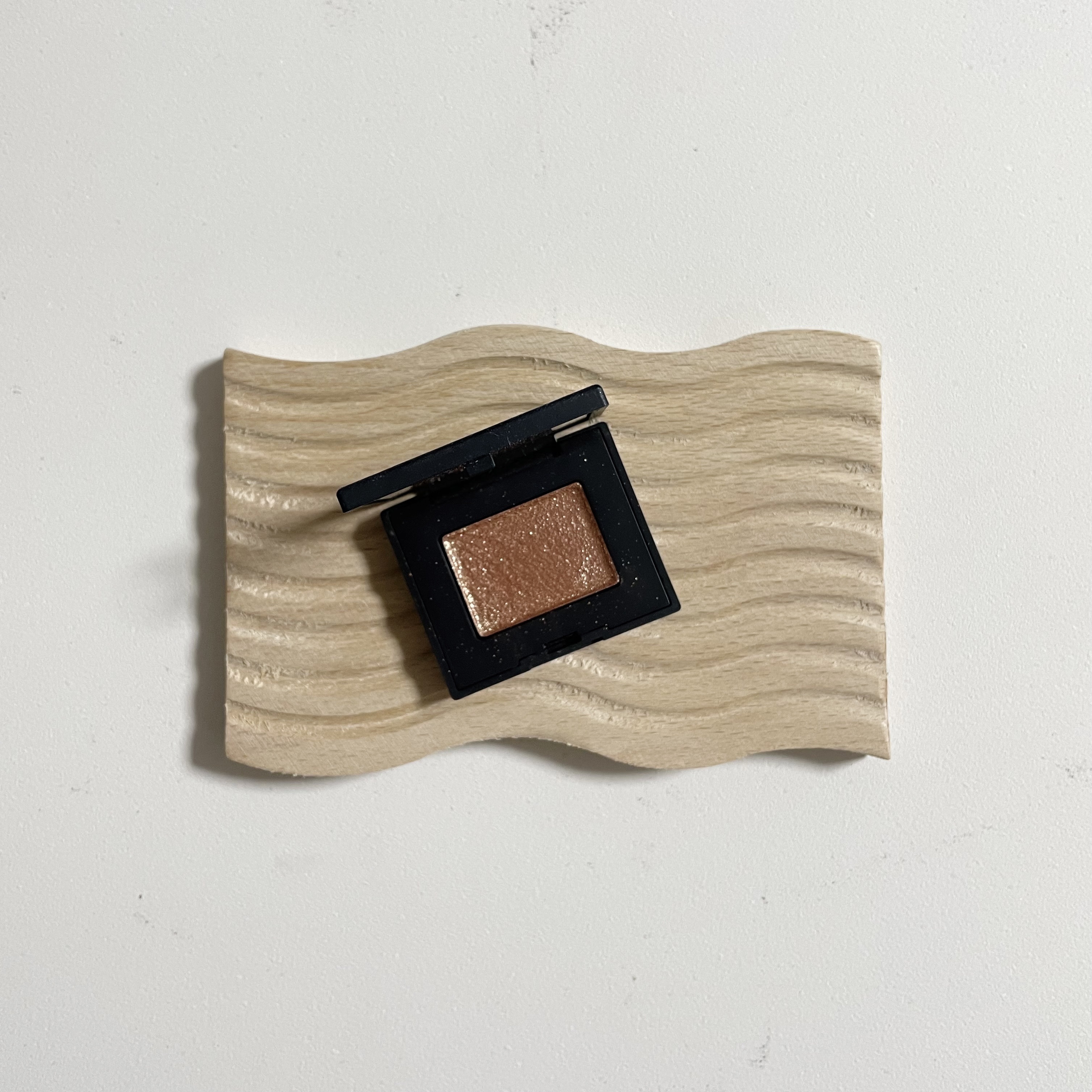 NARS ハードワイヤードアイシャドーのクチコミ「NARS▸▸ハードワイヤードアイシャドー/5338

オレンジ好きな方必見🍊

単色でもオシャ.....」（1枚目）