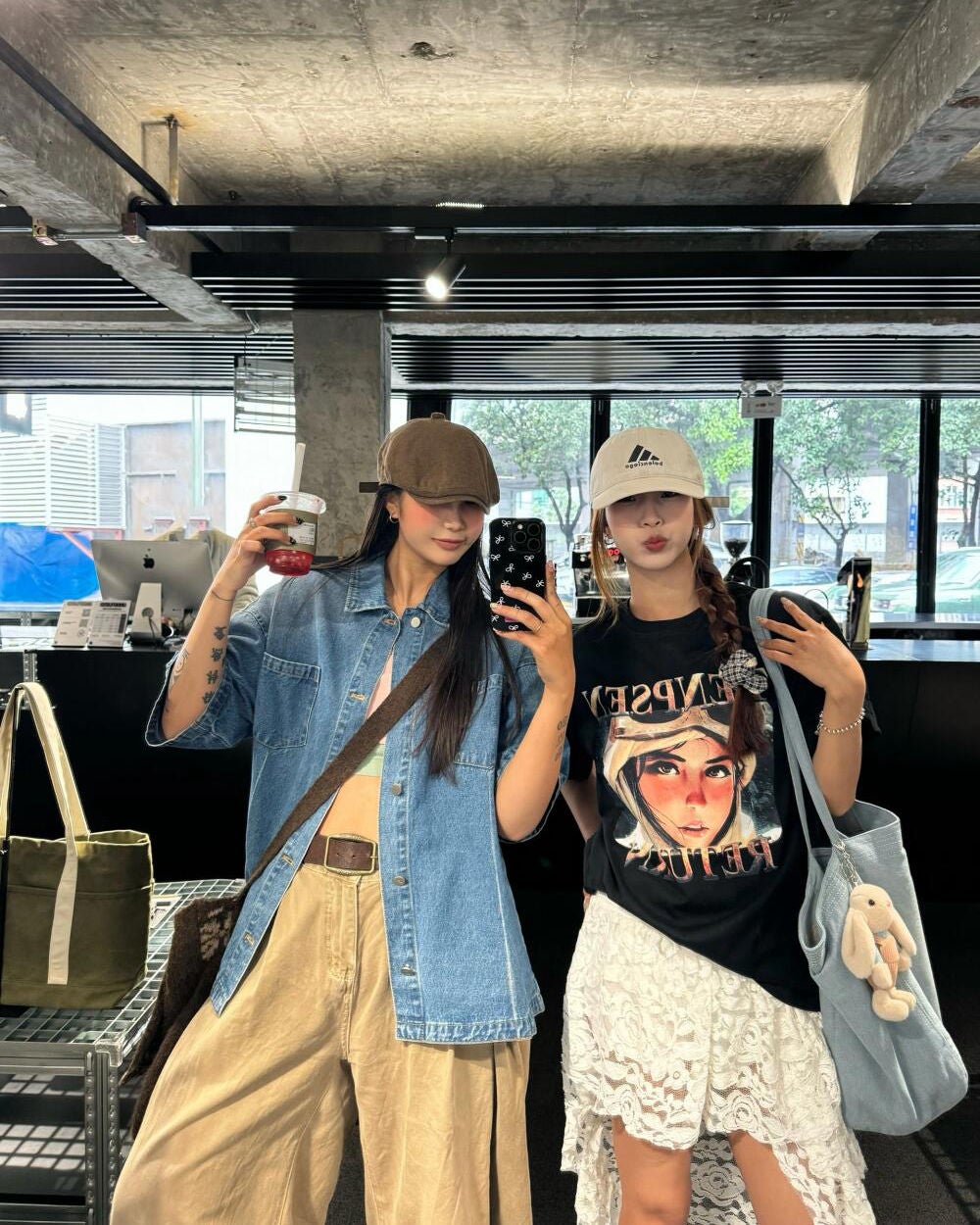 ひとみ on LIPS 「親友と会うんだよ。#コーデ#韓国ファッション#韓国コーデ#韓国..」(3枚目)