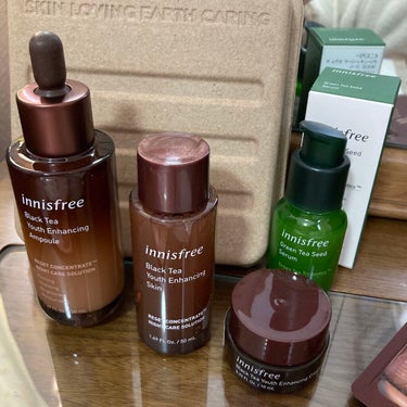 innisfree ブラックティー ユース クリームのクチコミ「innisfree
ブラックティー ユース セラム
ブラックティー ユース クリーム
グリーン.....」（1枚目）